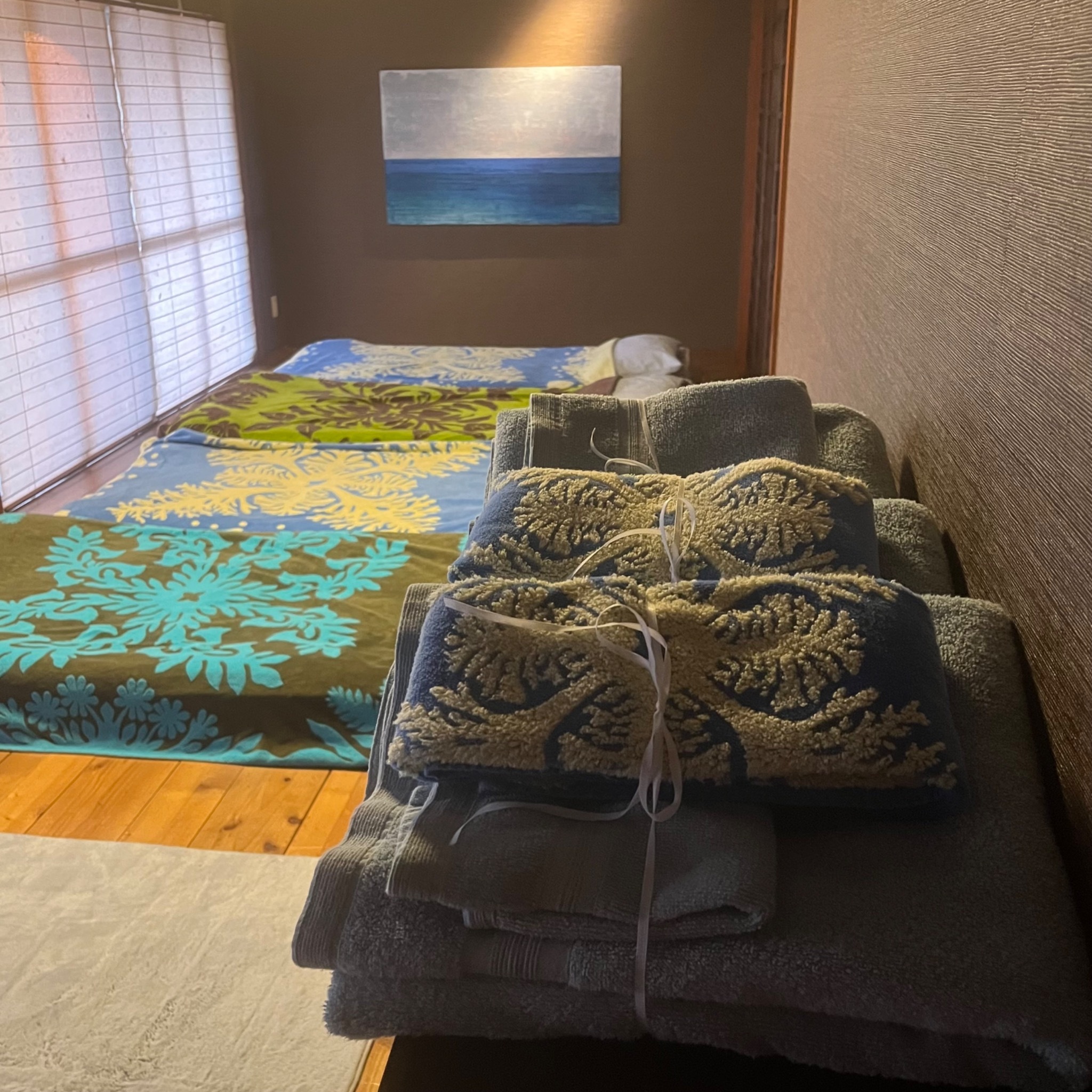 一階沖縄料理店より夕食プレゼント付き⭐︎ご宿泊は小学生以上の方⭐︎無料駐車場⭐︎二階全て貸切