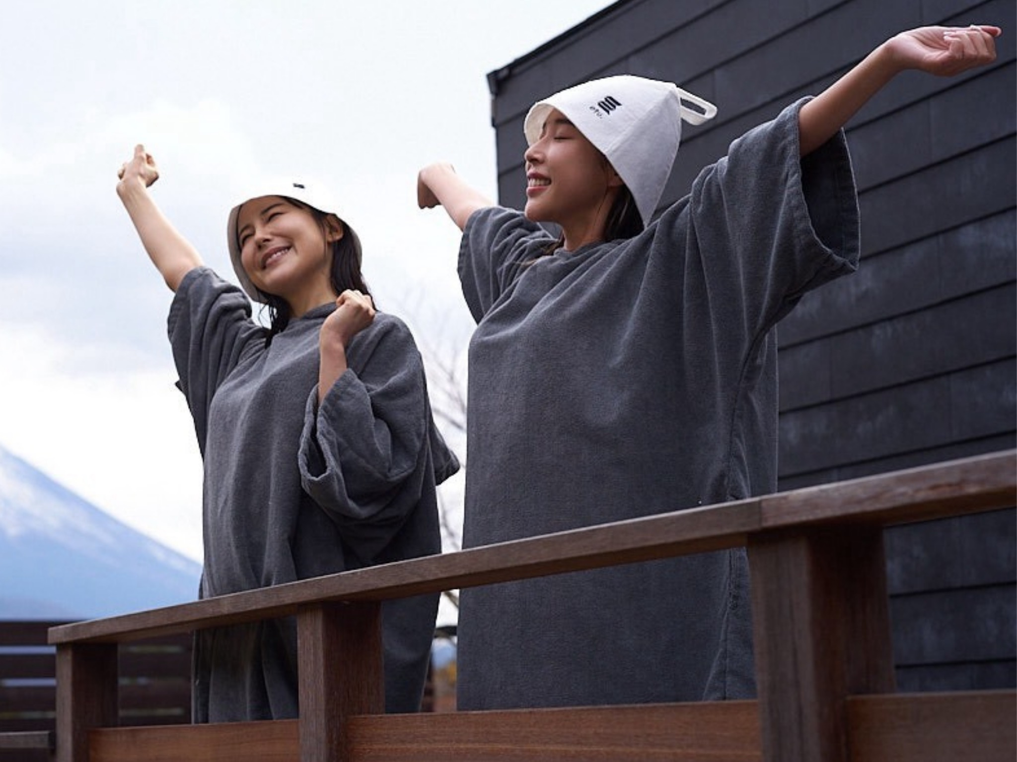【1日1組限定】富士山独占の完全貸切グランピング|プライベートサウナ・水風呂・焚き火を満喫