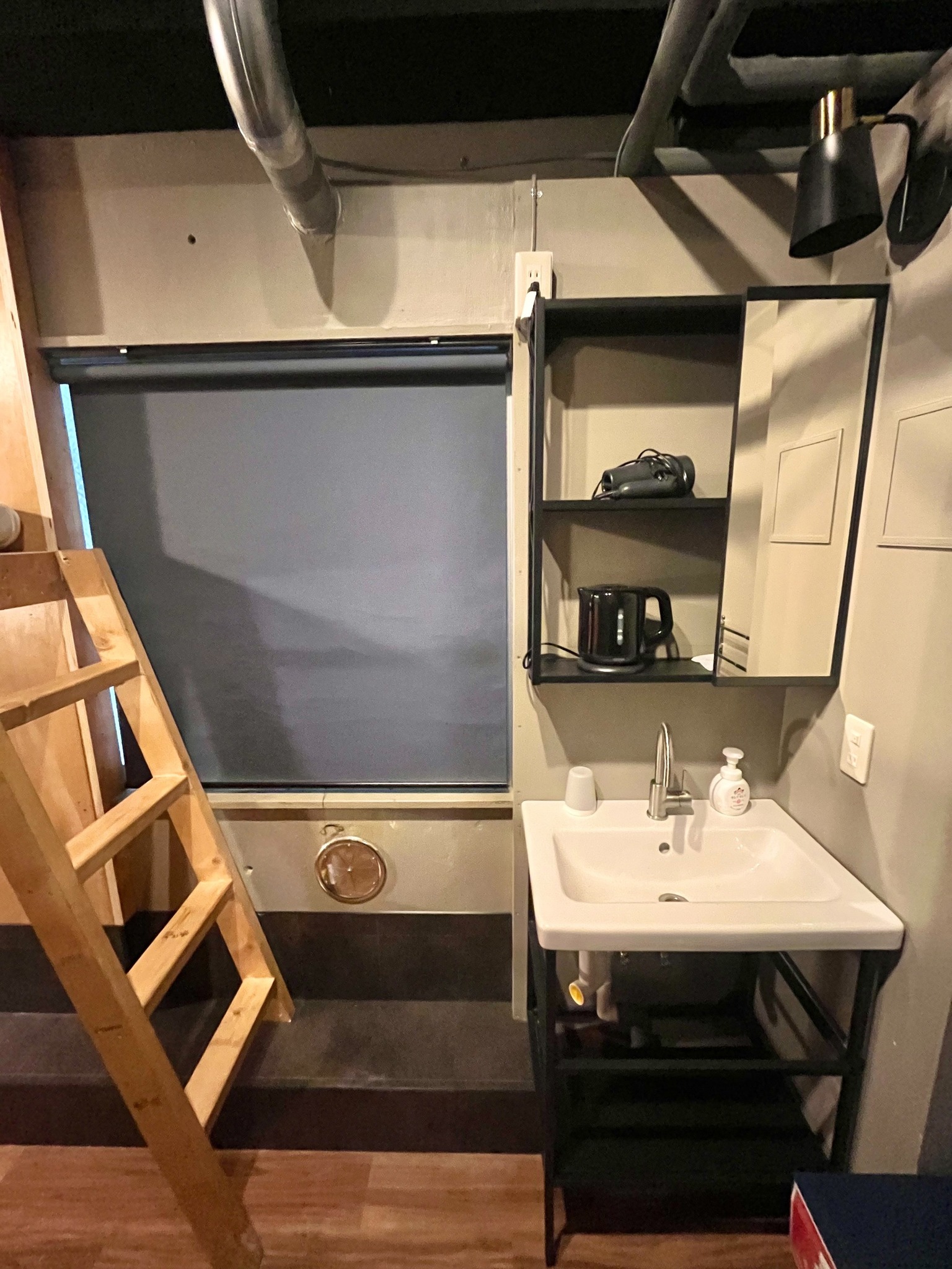 個室1名部屋(ロフトベッド)