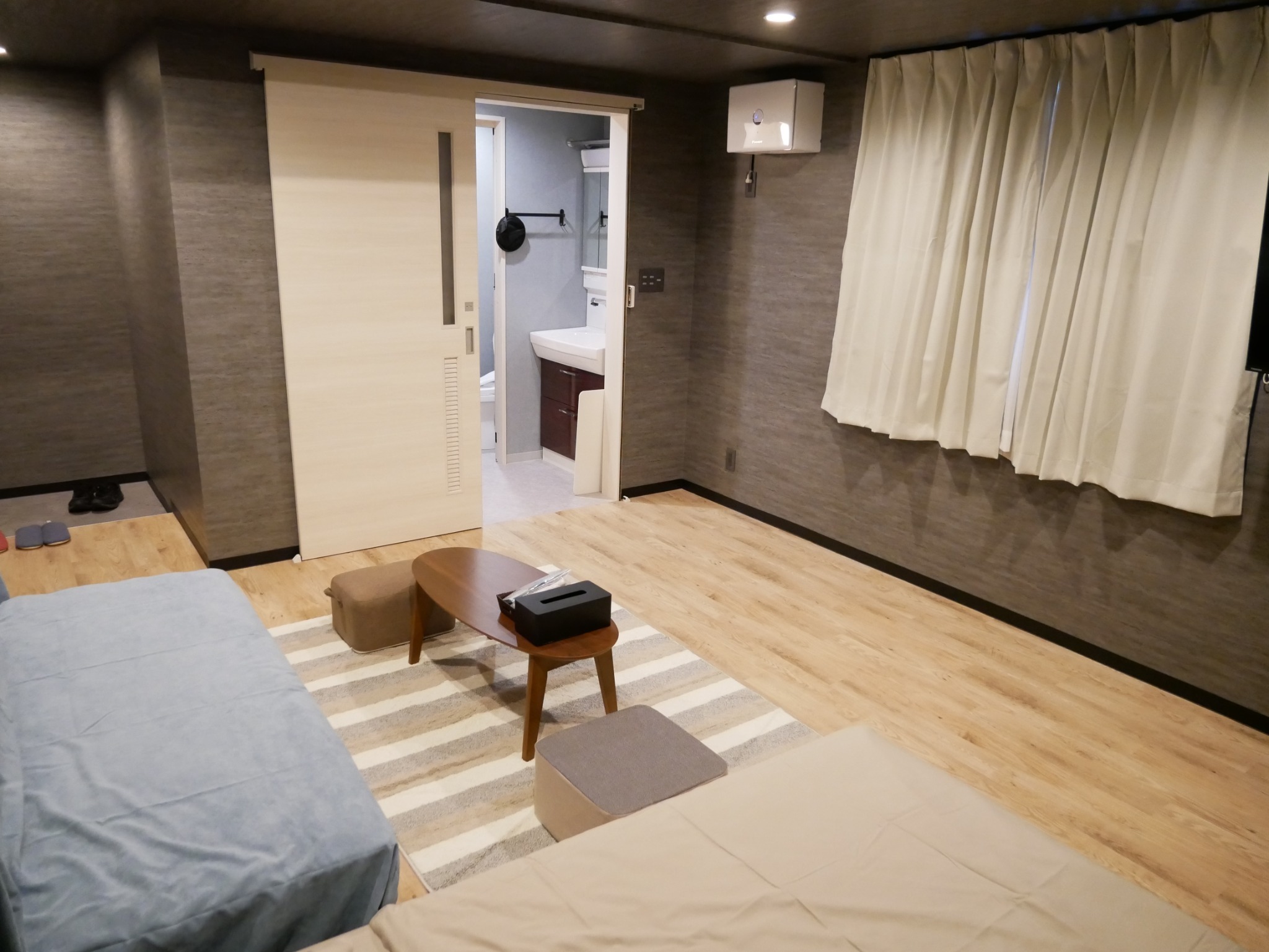 《 HOOD 宿+個室サウナ 》奄美市中心地にあり北へも南へも繁華街へもアクセスしやすい(203)