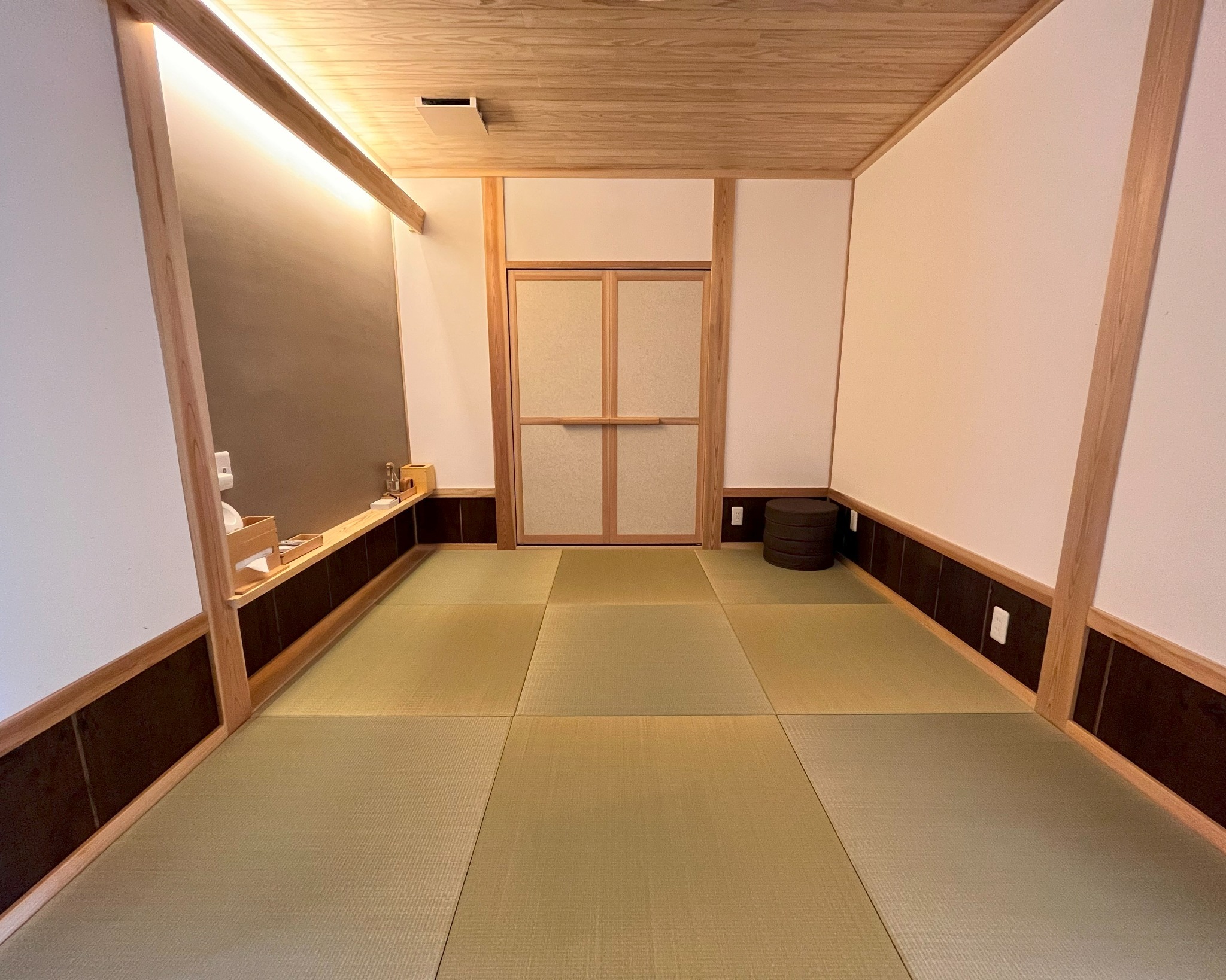 かけ流し天然温泉を心ゆくまで堪能!木のぬくもりを感じる80平米・2階建ての一棟貸し宿「Tokiwa」