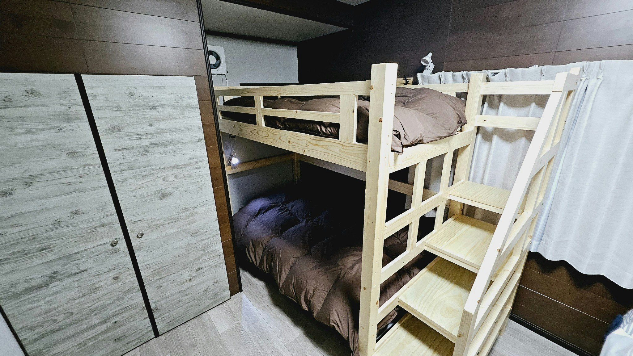 West-1F・1 double bed ,1 bunk bed(2段ベッド),kitchen