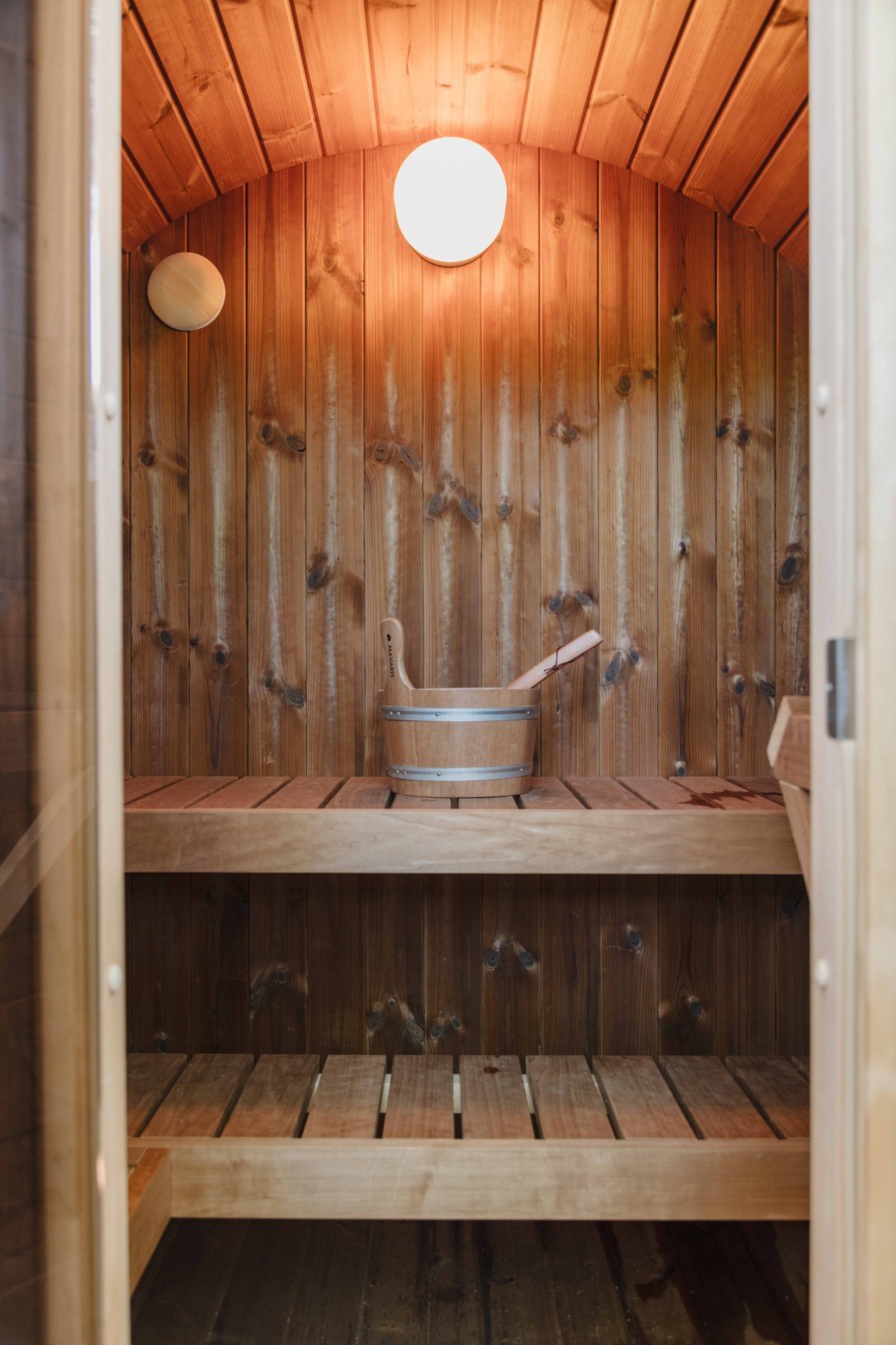 北欧サウナ と露天風呂を満喫!ル・クルーゼの食器とお鍋で統一された非日常空間