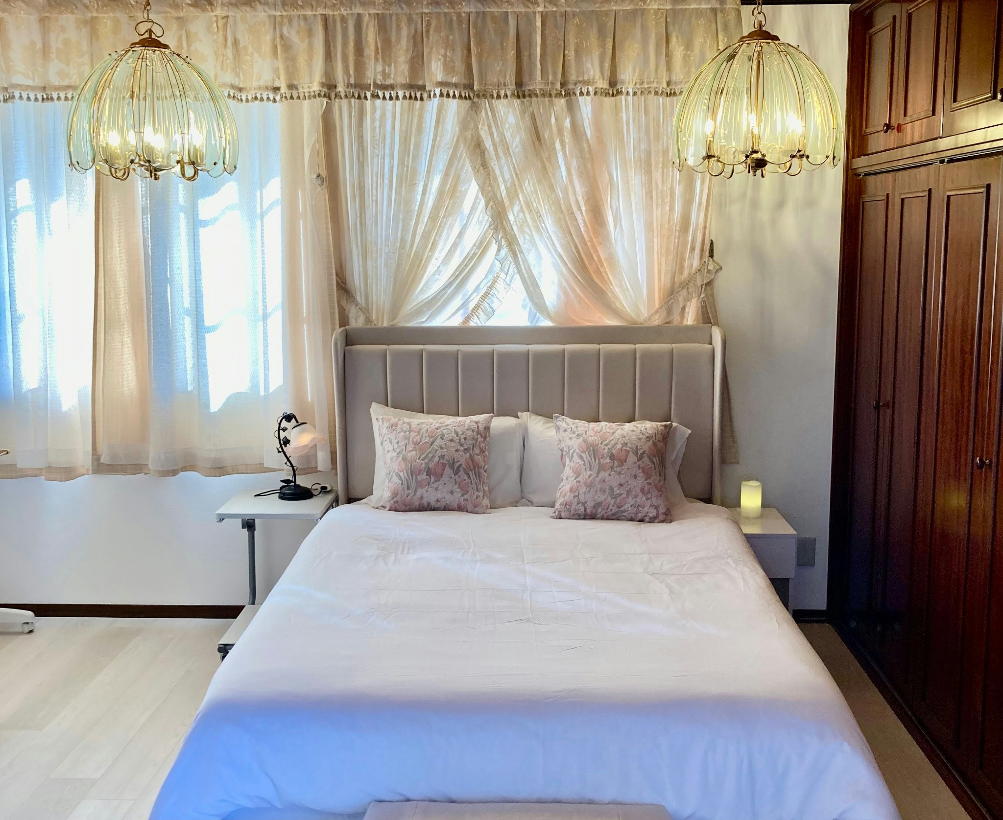 マウンテンビューとオーシャンビュー 室内窓から海が見えるロマンチックダブル