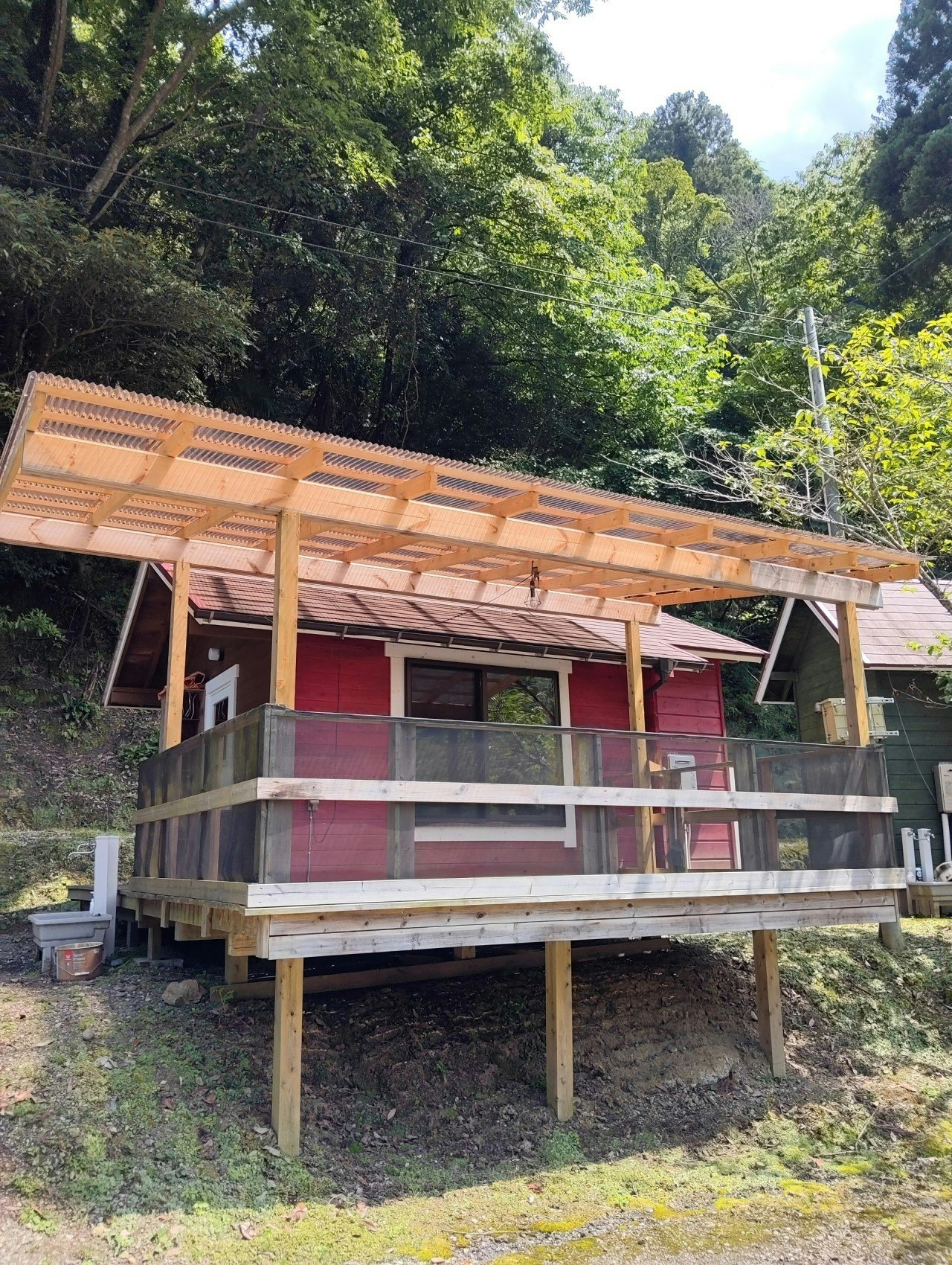 1-1 ロッジ赤:8畳/定員大人6名【+11,000円でBBQセットを追加できます。食材なし】