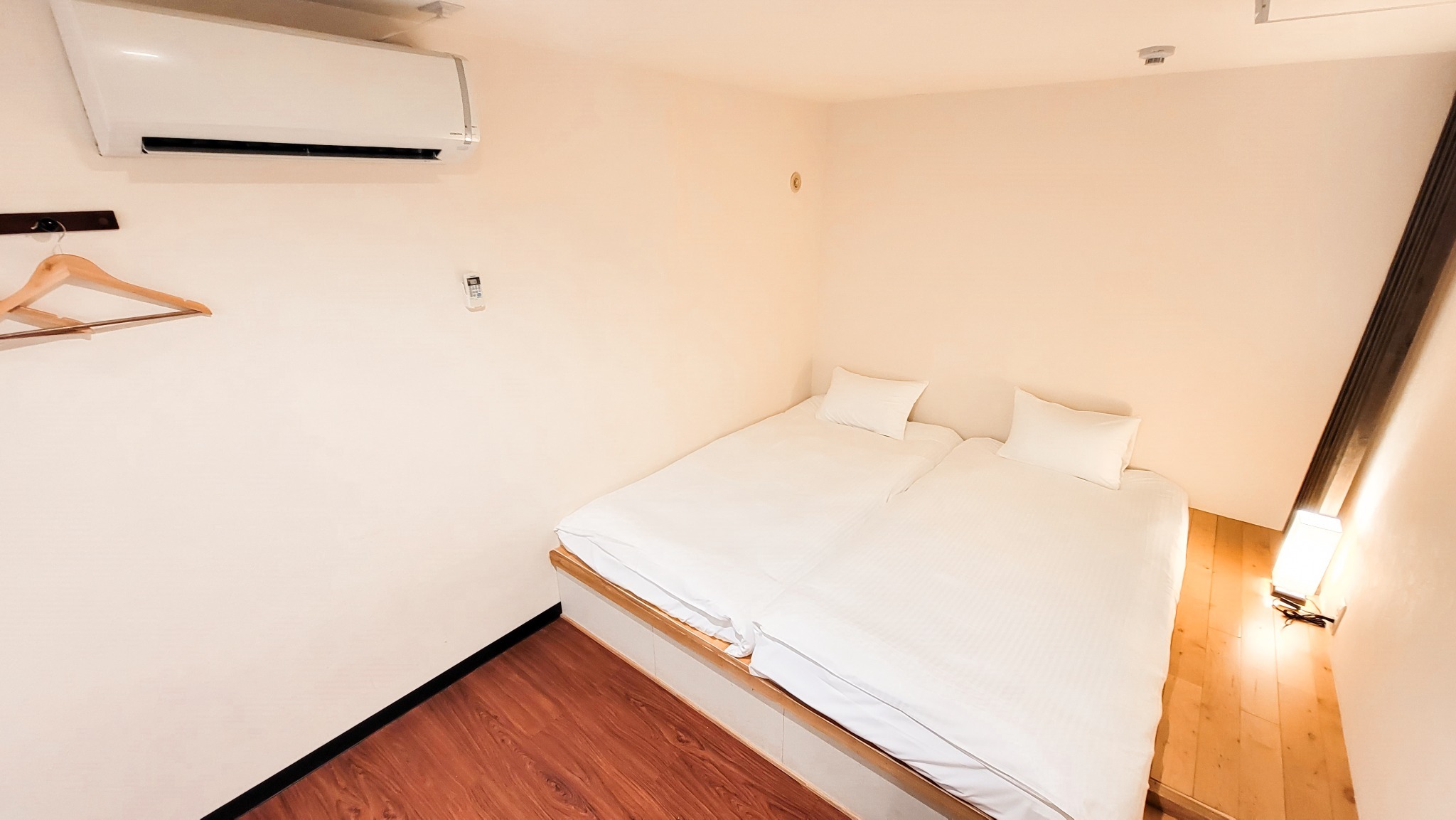 【1~2人部屋・素泊まり】畳の上の平穏 ミニマリスト仕様の穏やかな宿泊施設