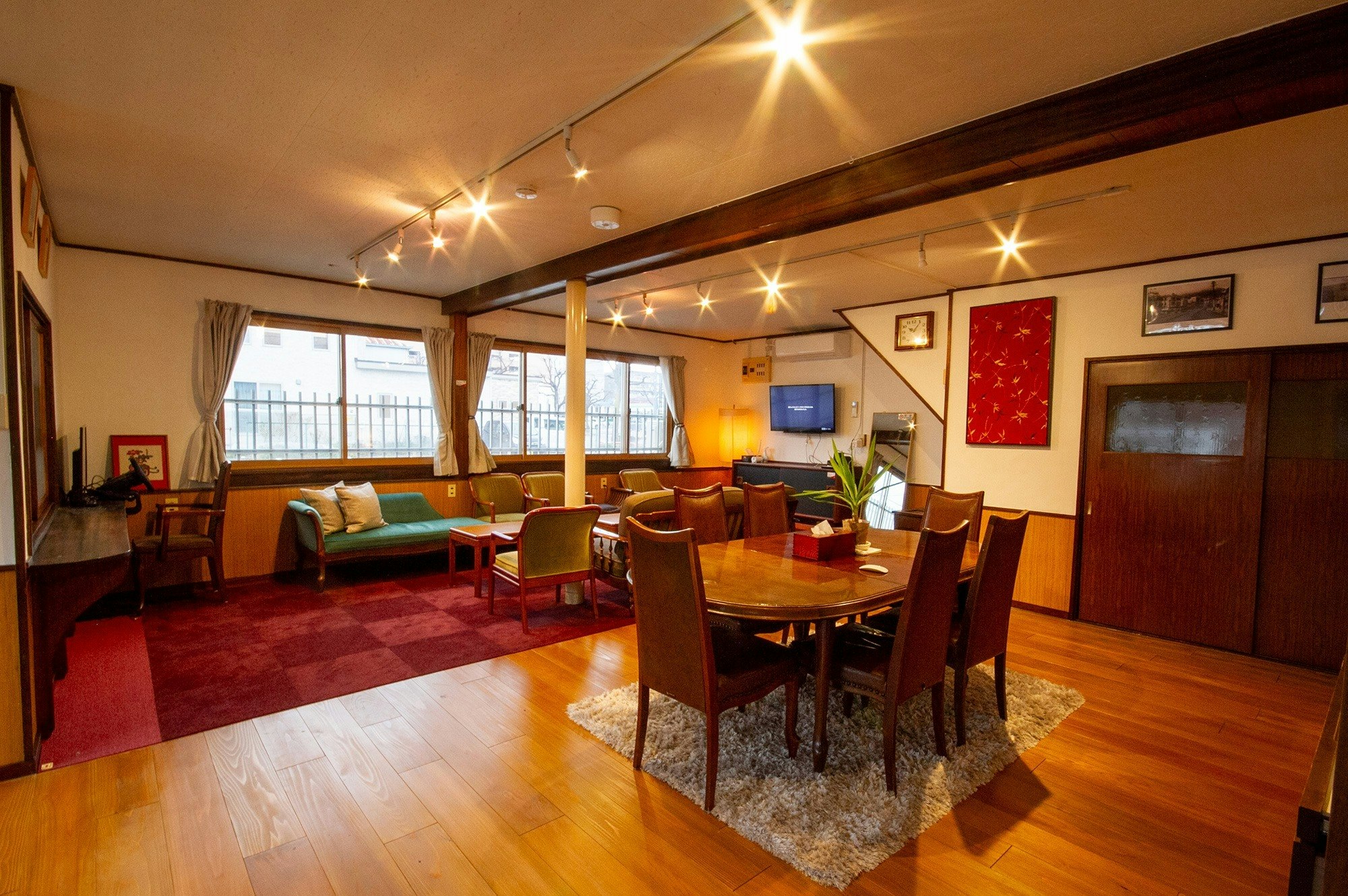 家族やグループでの旅行にピッタリ!昭和レトロスタイルのコンセプトハウス