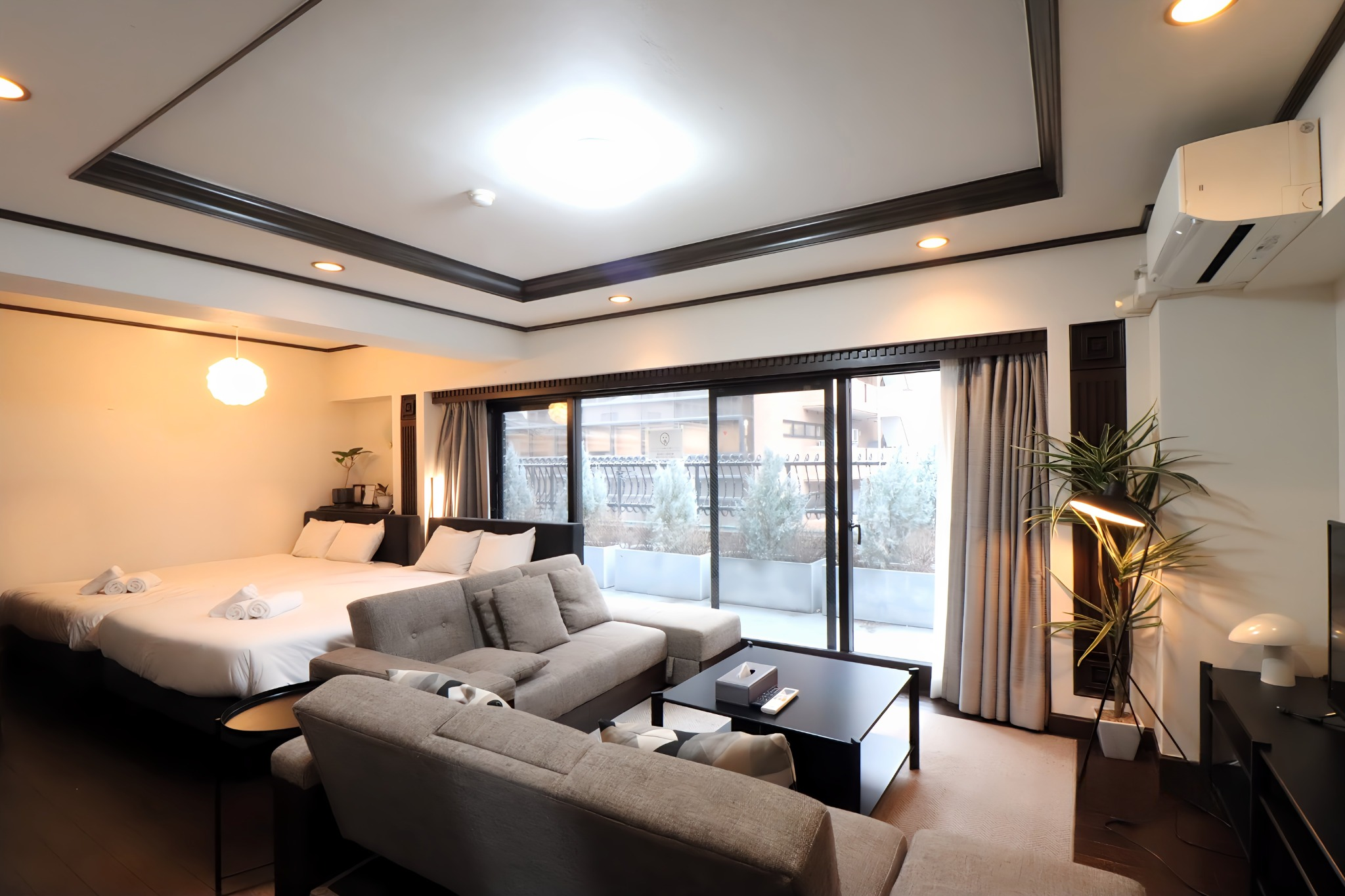 【新宿駅まで徒歩圏内】モダンなオシャレ空間【広々一部屋貸切】607