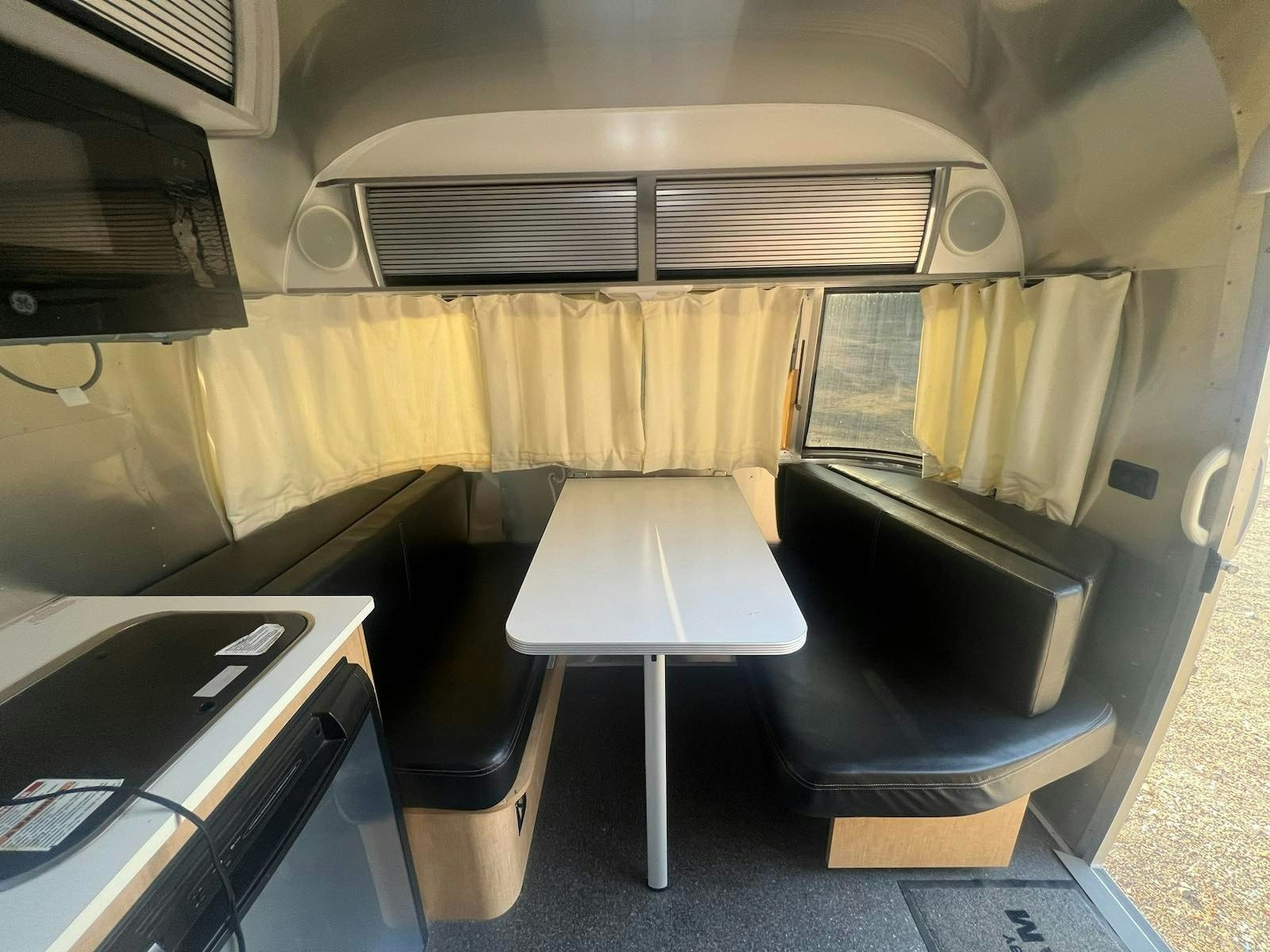 エアストリーム【AIRSTREAM Bambi 16ft】