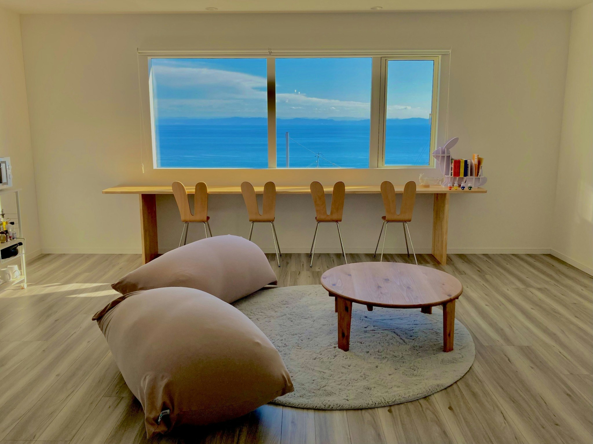「淡路島一棟貸宿 野うさぎ 」高台から海を望む貸別荘!2023年新築離れの素泊まり