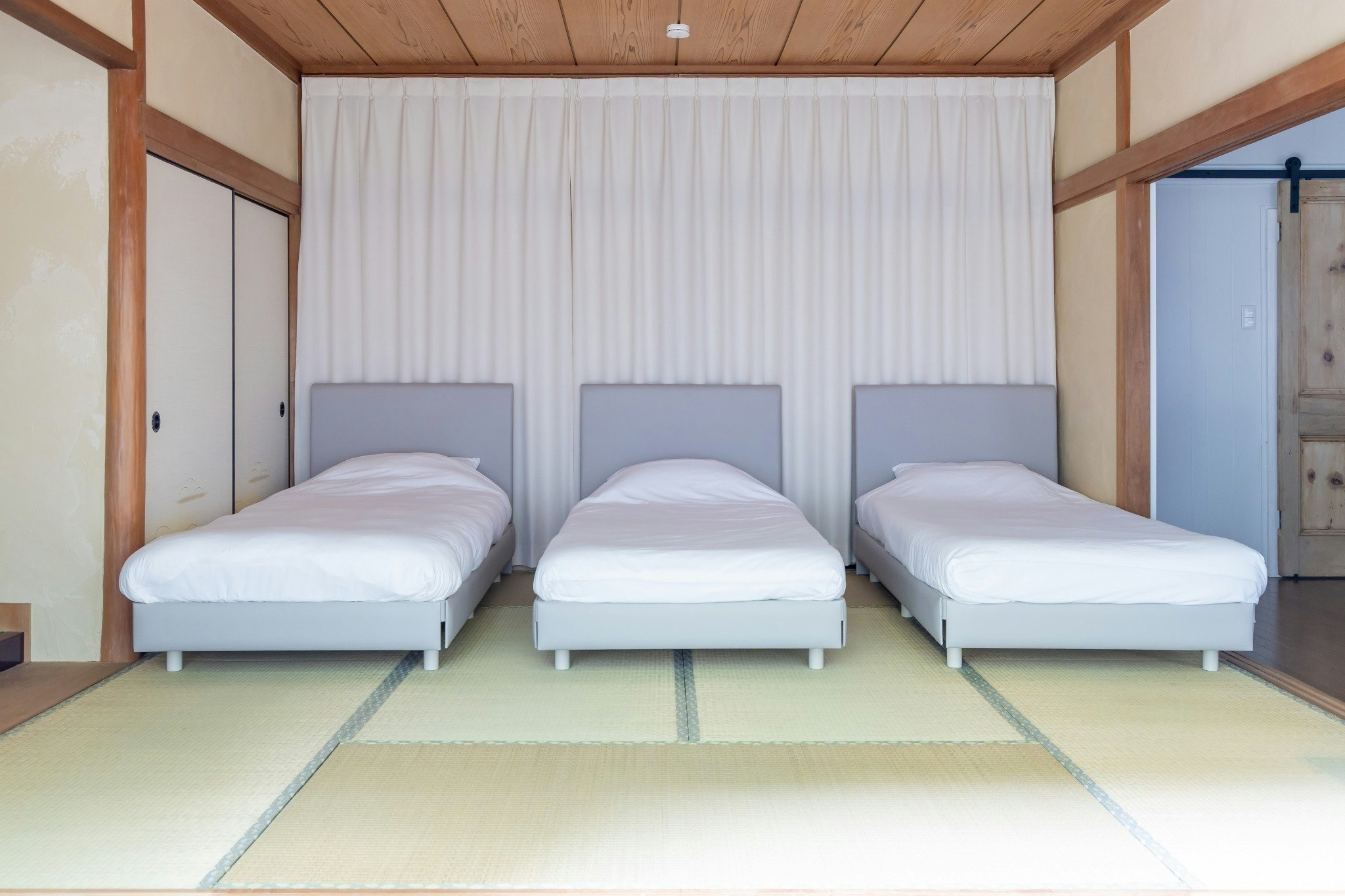 最大4名 山の麓・スタイリッシュな一戸建 シェアキッチン&浴室/無料P有 バスたくさん停まります
