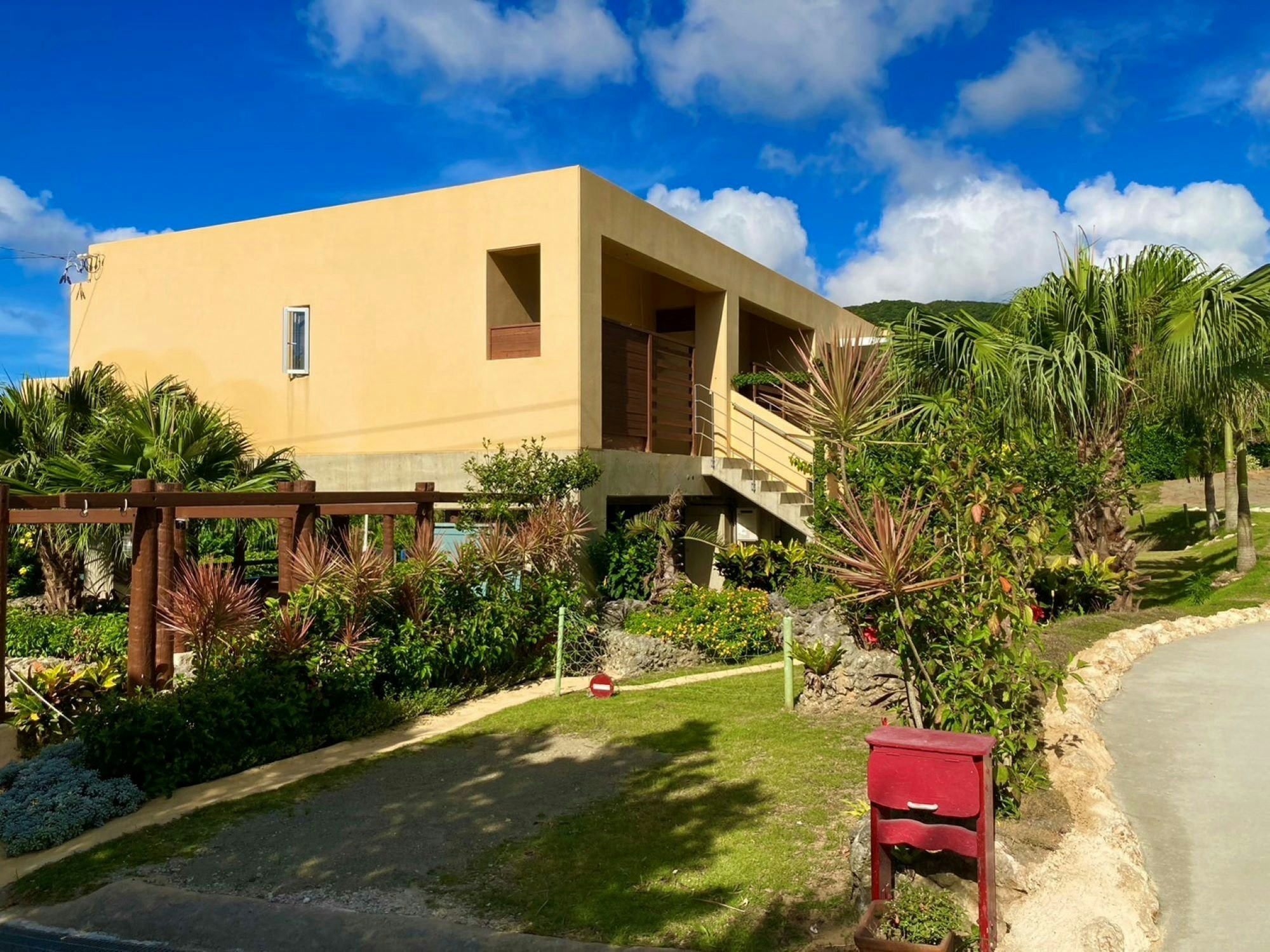 川平湾を見渡せるお部屋