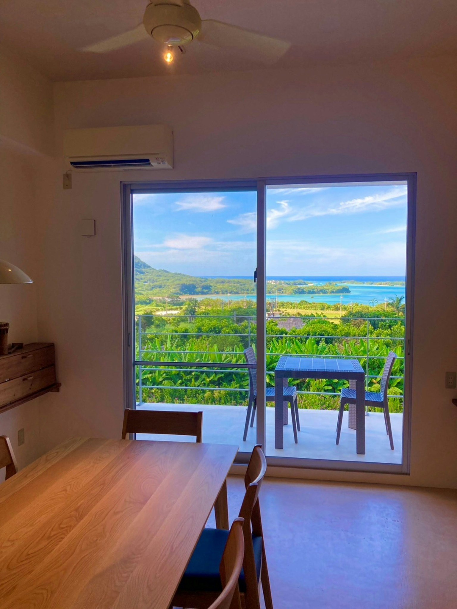 川平湾を一望できる家族向けのお部屋