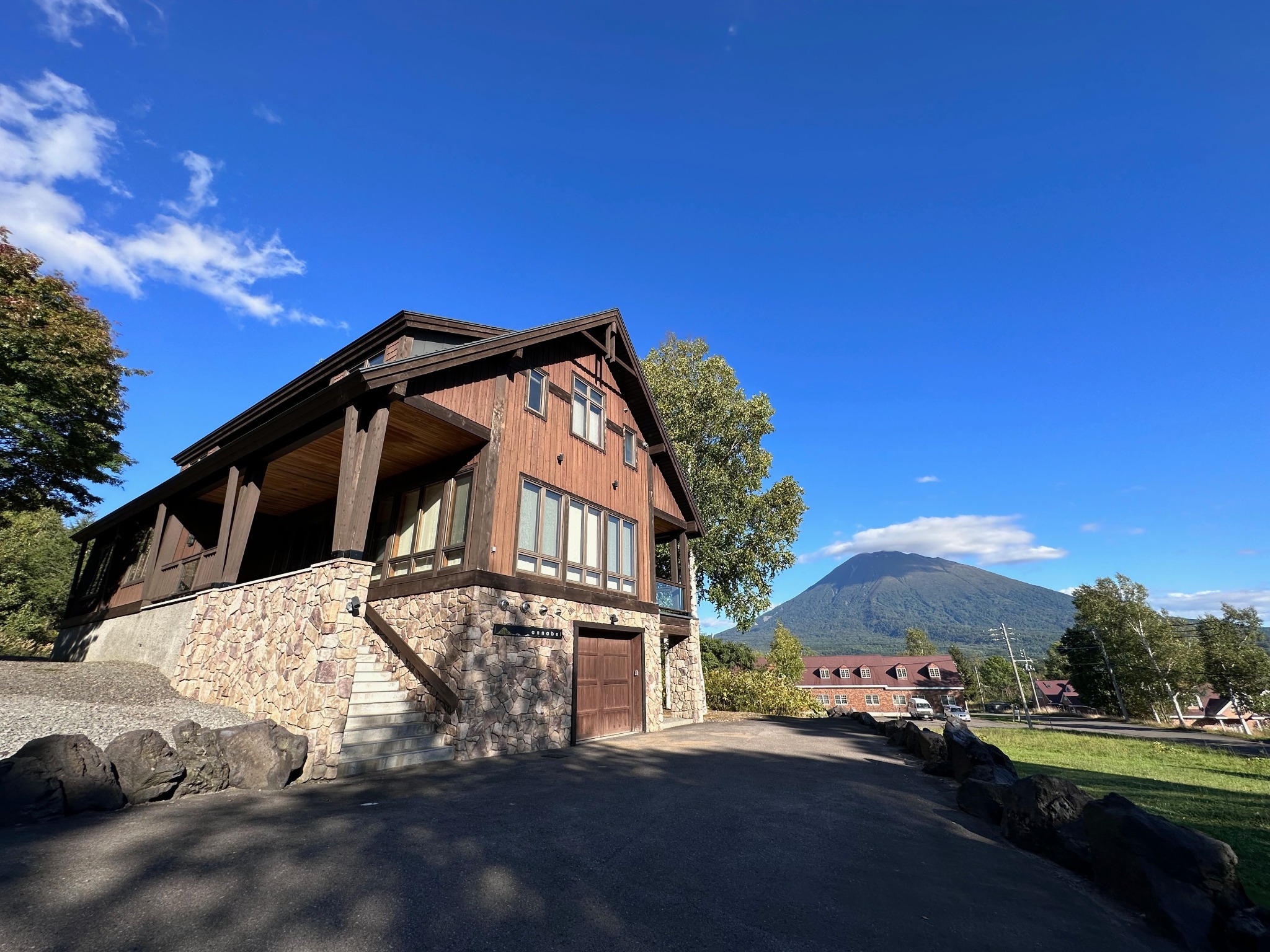 【6ベッドルーム】落ち着いた雰囲気の閑静なエリアに建つラグジュアリー別荘