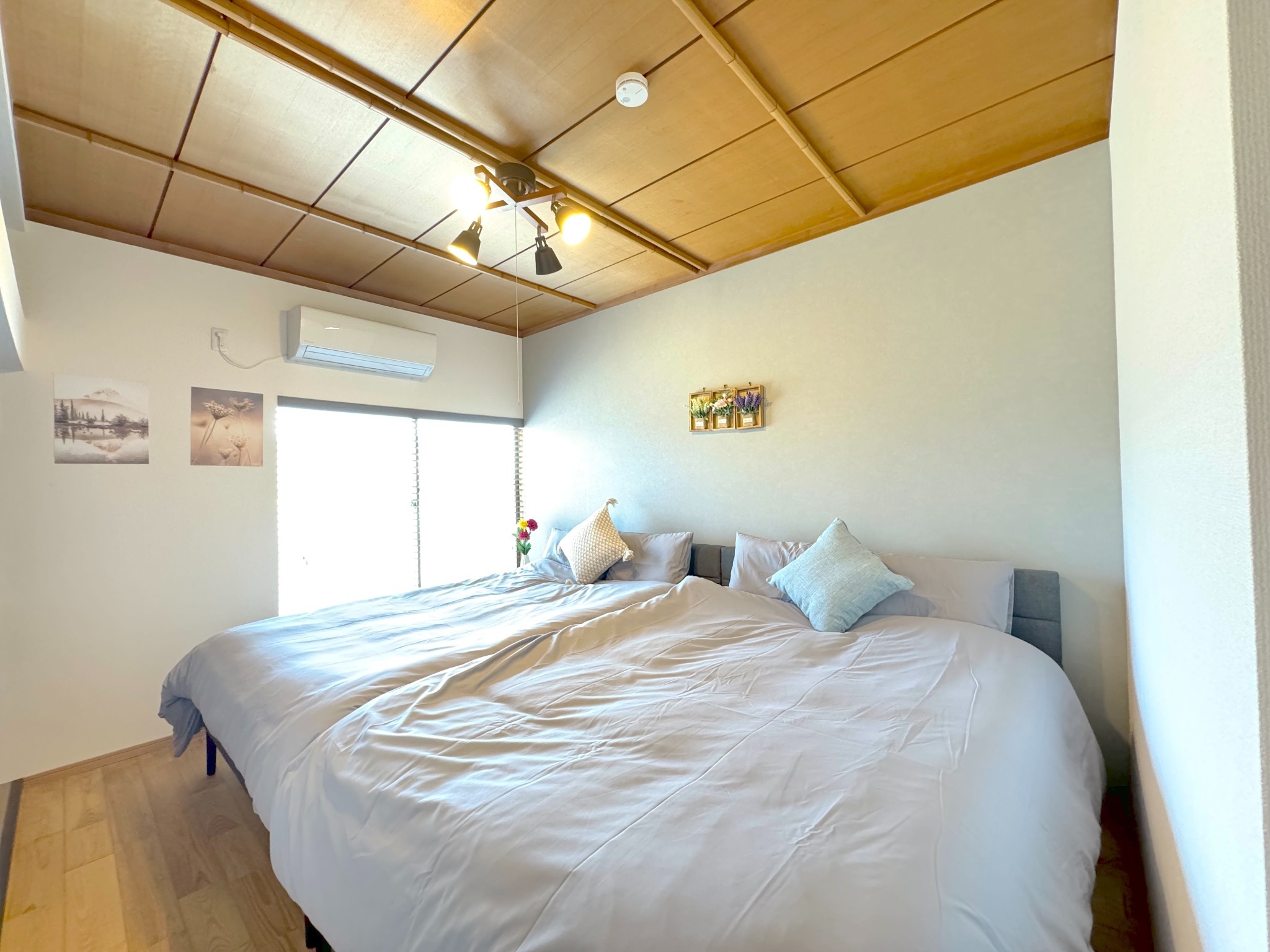 【海水浴場まで3分!】リノベーションされた古民家を貸切!/民泊のnull