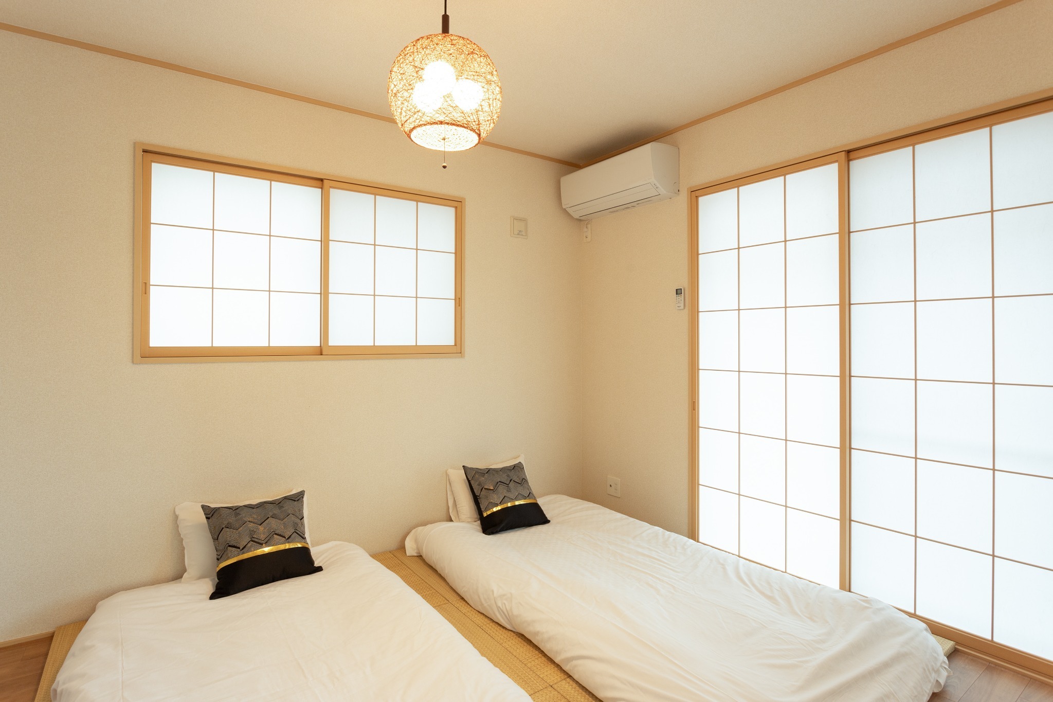4LDK温かみある戸建貸切/100m2以上/最大8名/駐車場1台/WiFi完備