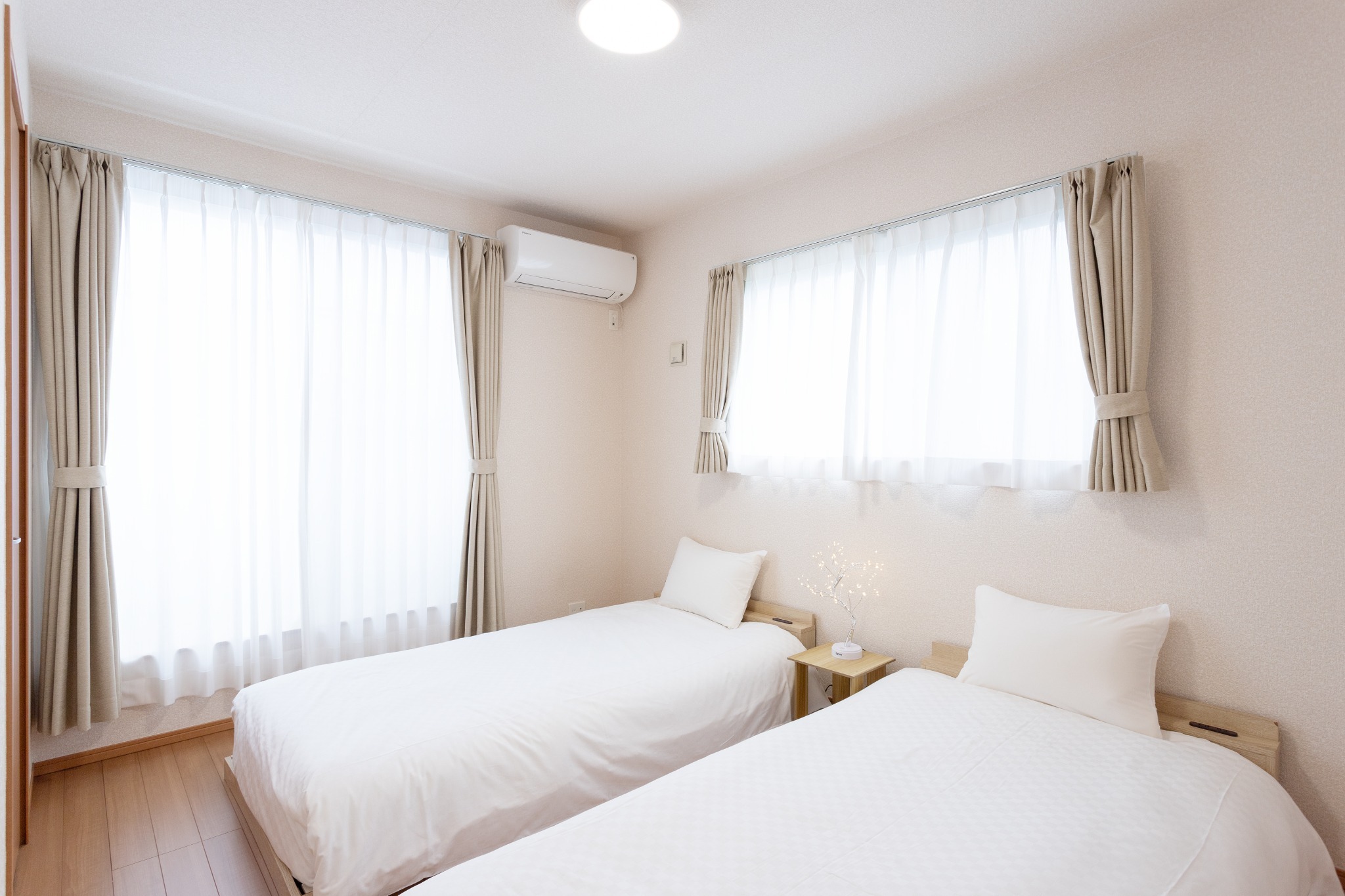 4LDK温かみある戸建貸切/100m2以上/最大8名/駐車場1台/WiFi完備