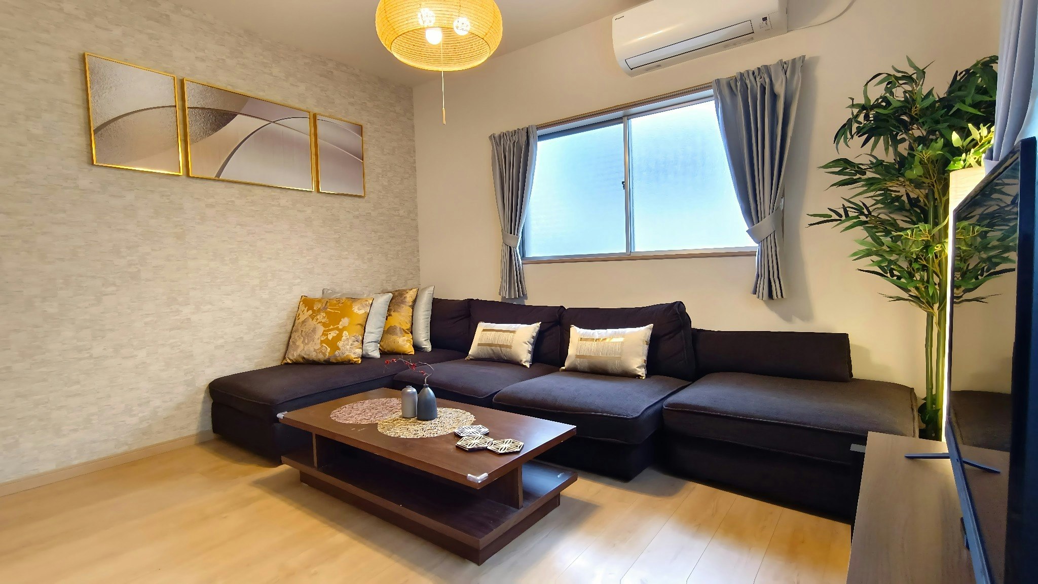 ゆったりした洋寝室、6畳和室の2LDK