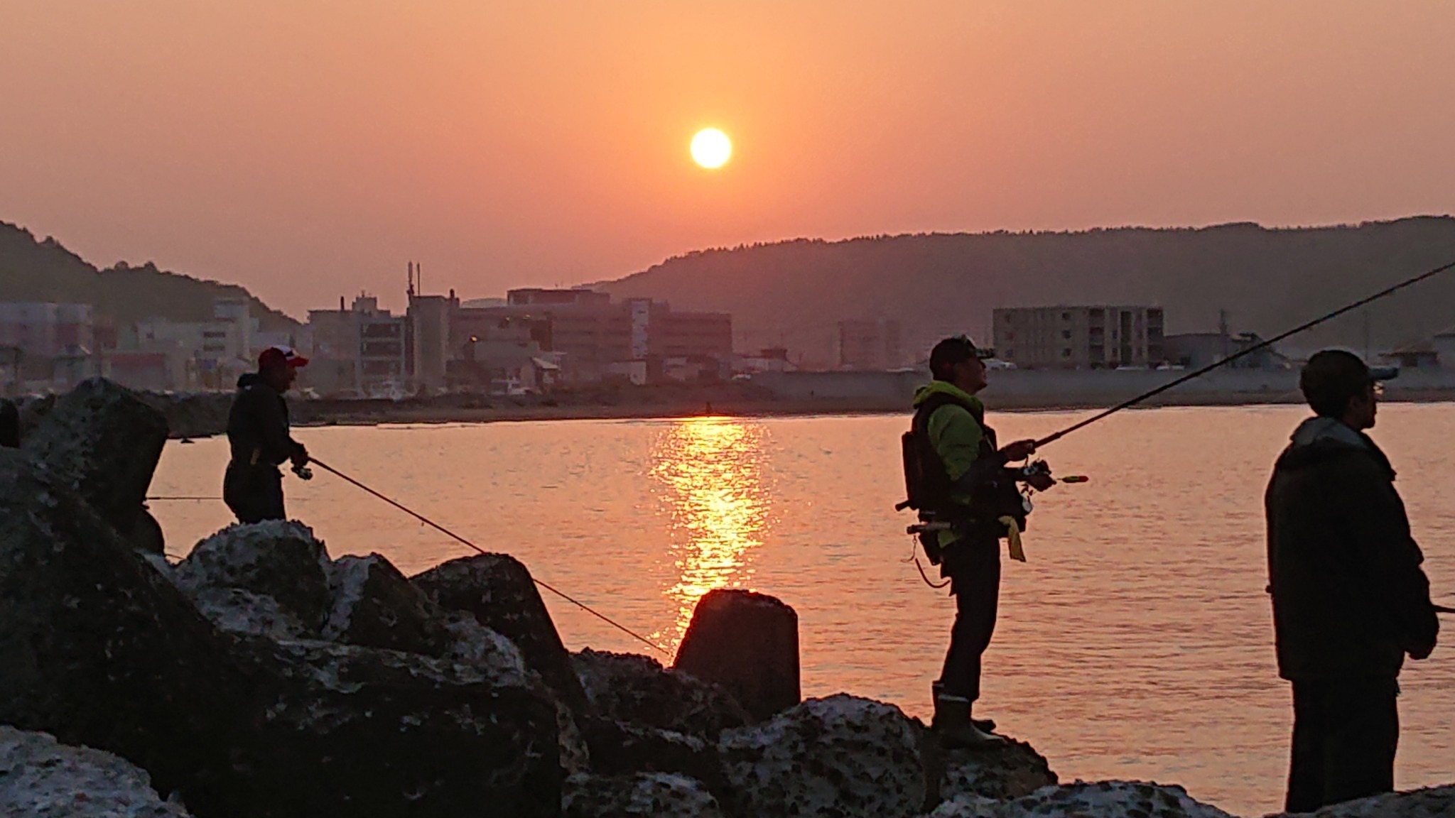 夕方、サケを狙って