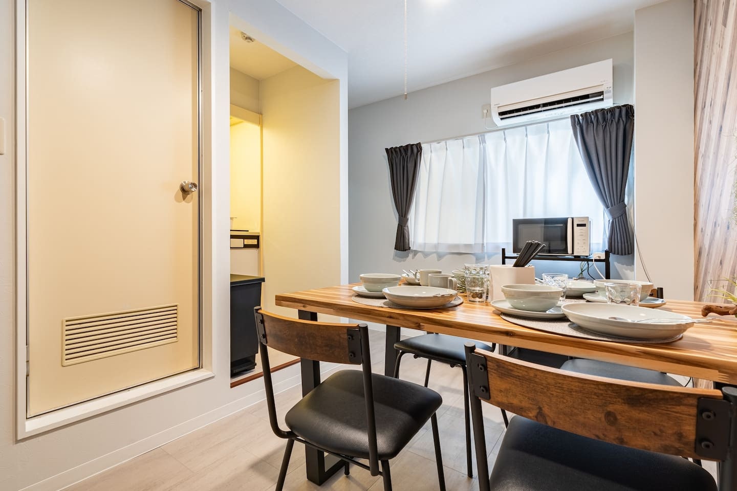 トリックアート&鉄板で楽しむ!広々140m2・駅徒歩4分・WIFI・ベビーベッド・最大14名/KH1