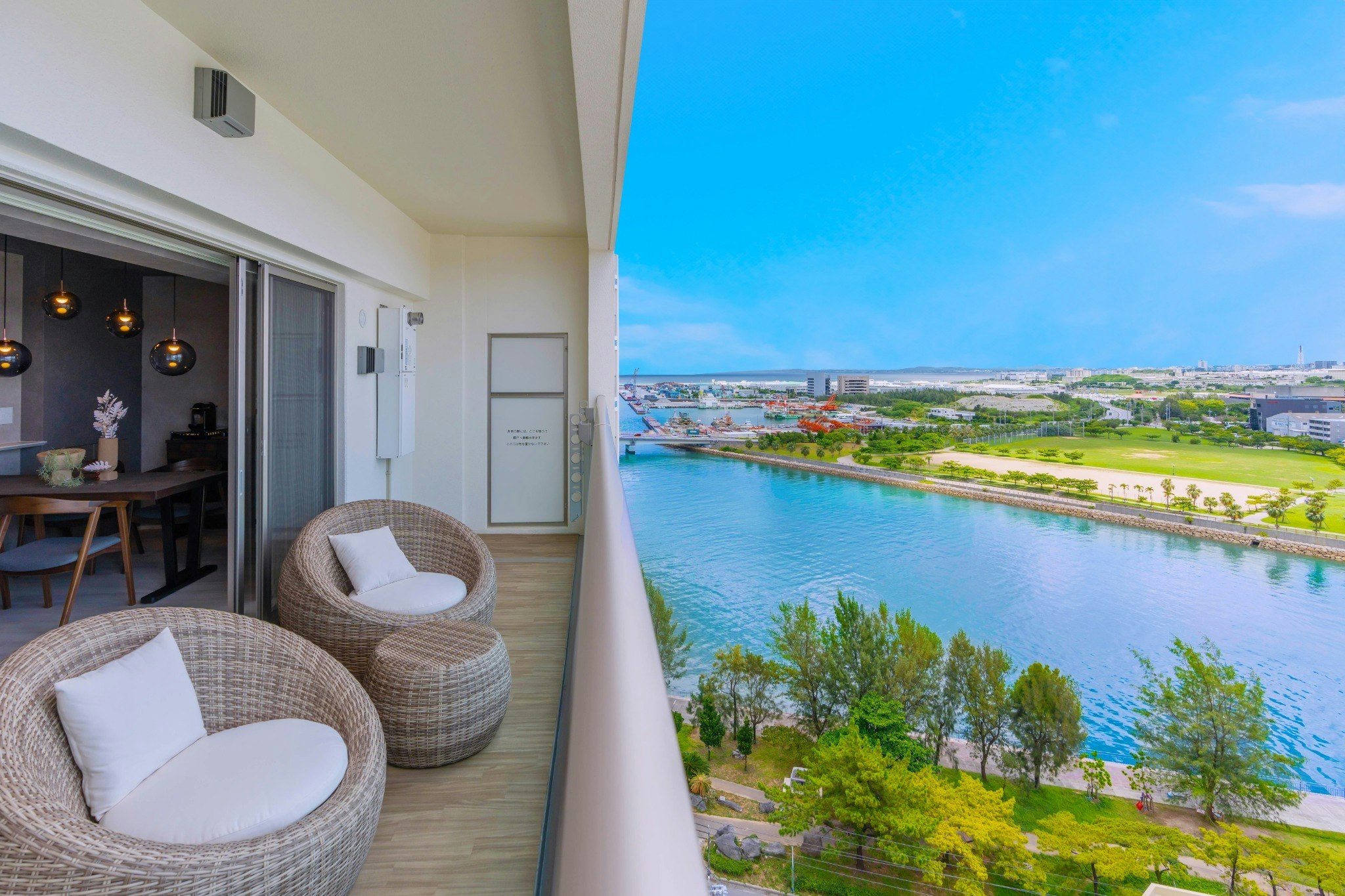 ジャパビスタ カサデボス/ベンツ(オープンカー)付2LDK/国際通りまで14分