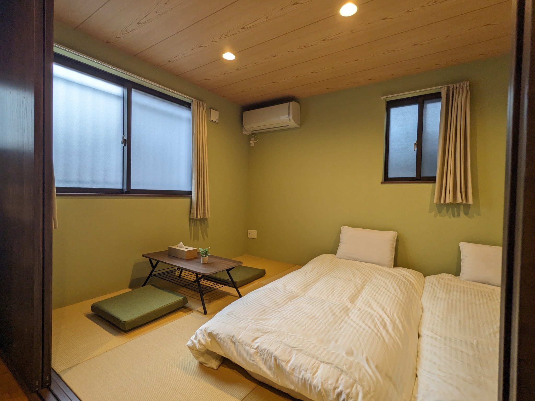 【PVT 1】京都駅6分、東福寺駅徒歩4分、伏見稲荷まで1駅|トイレ・バス別|キッチン完備|最大3名