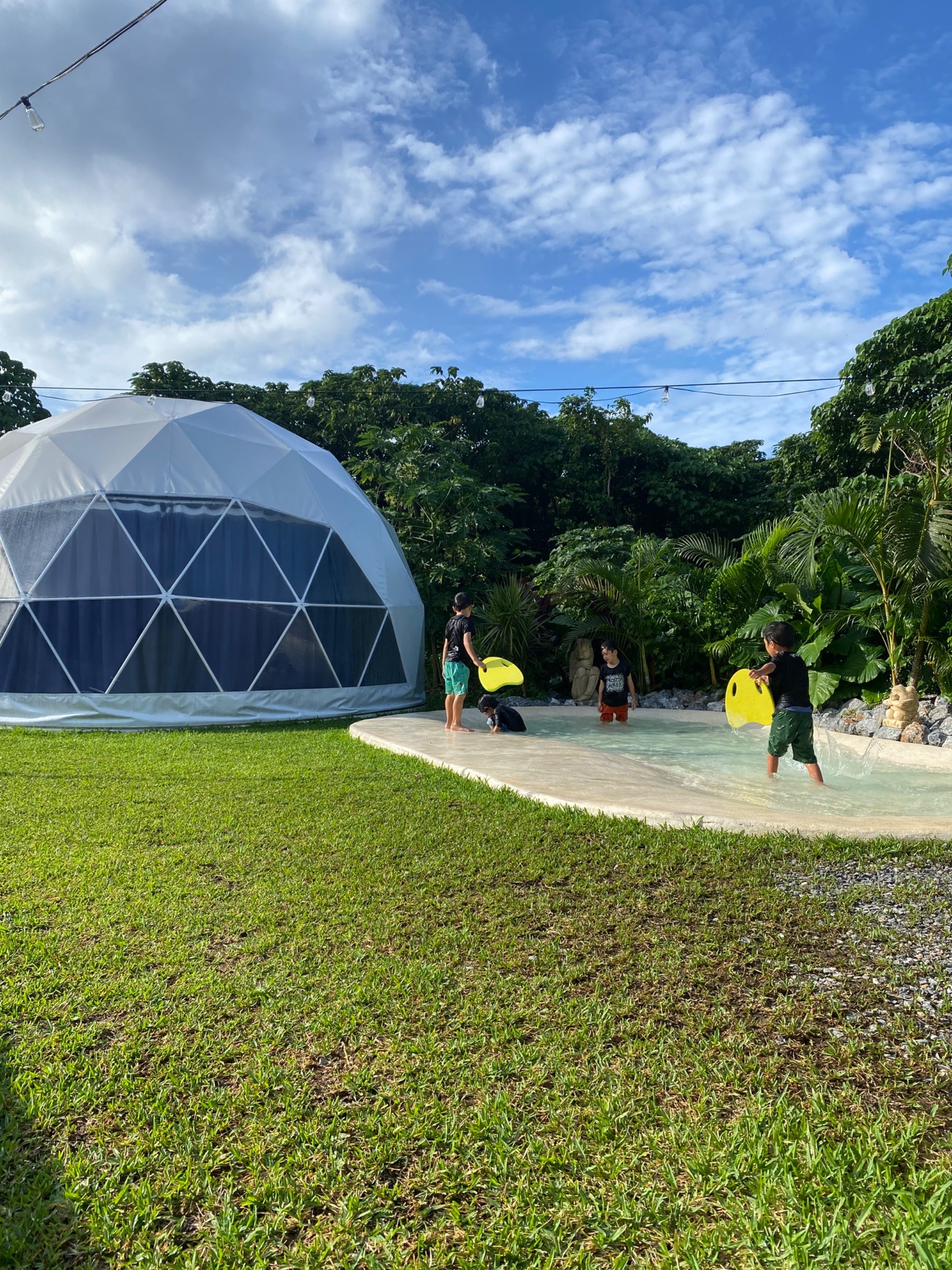 美ら海水族館はスグ近く♪寝具持ち込みで追加人数無料!!プール付きプライベートグランピング場!!