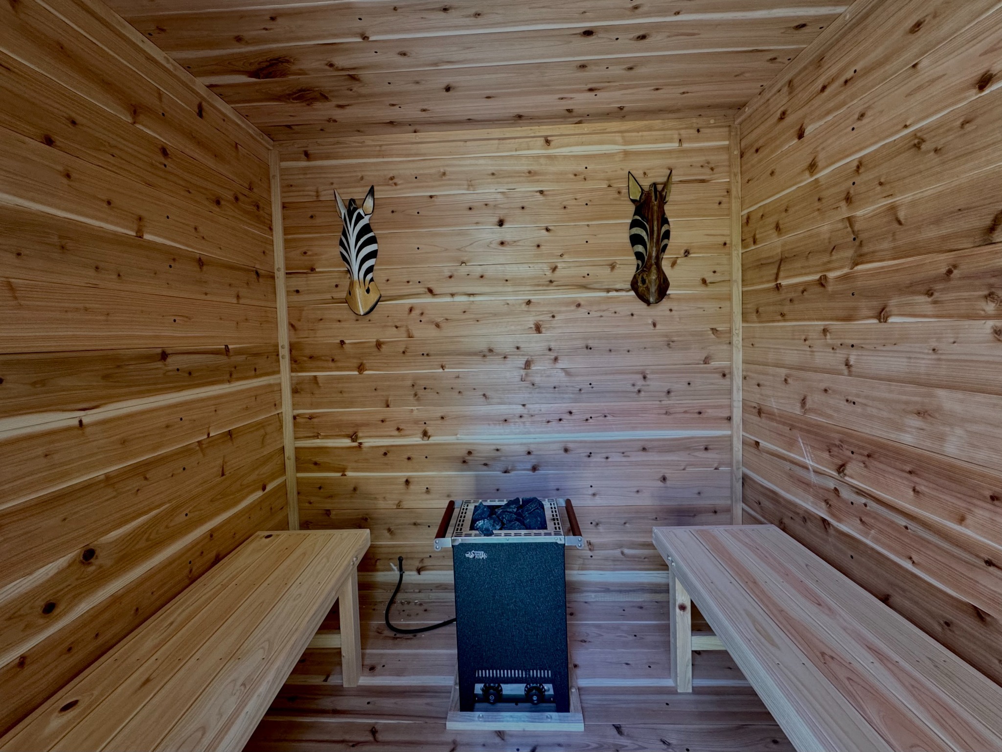 美ら海水族館はスグ近く♪寝具持ち込みで追加人数無料!!プール付きプライベートグランピング場!!