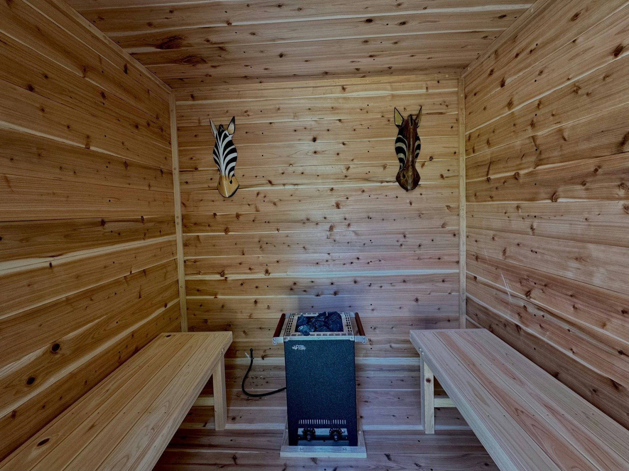 美ら海水族館はスグ近く♪寝具持ち込みで追加人数無料!!プール付きプライベートグランピング場!!