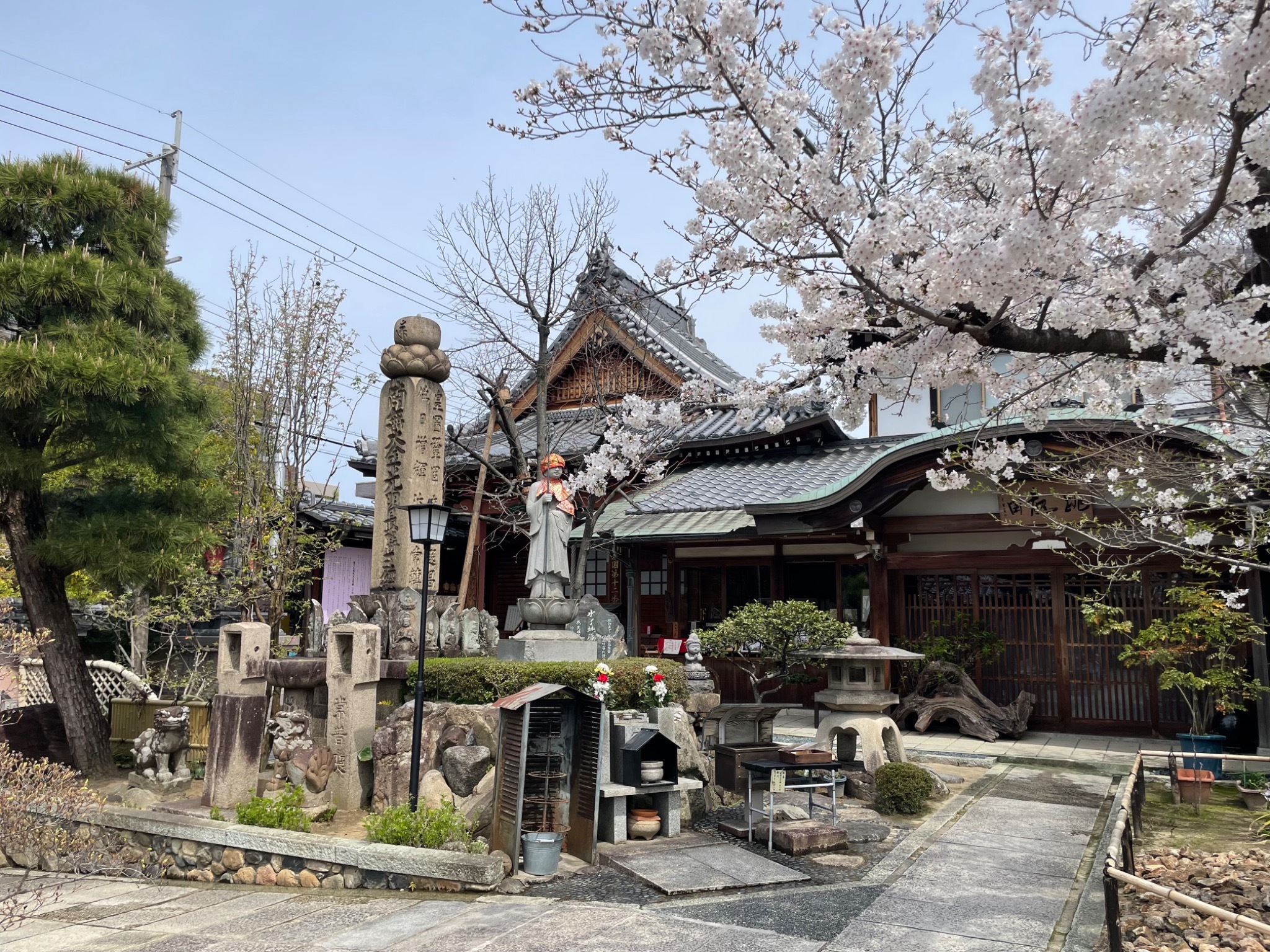 サクラ201伊丹空港から電車で20分!梅田まで電車で15分!最大5名宿泊可能大阪のローカルタウン!