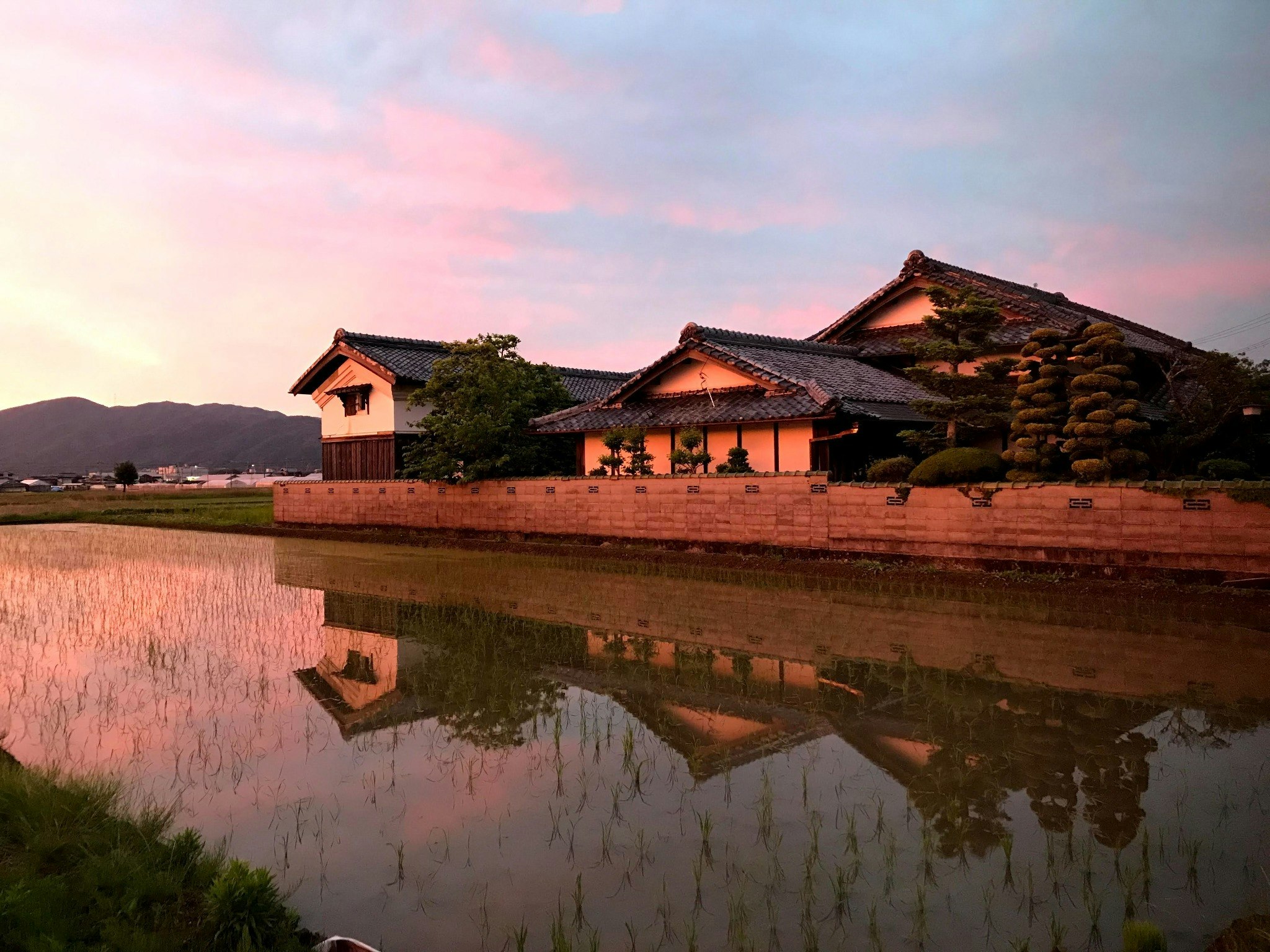 のどかな景色と広々したお部屋が複数!素泊まり一棟貸、1名から8名様まで。