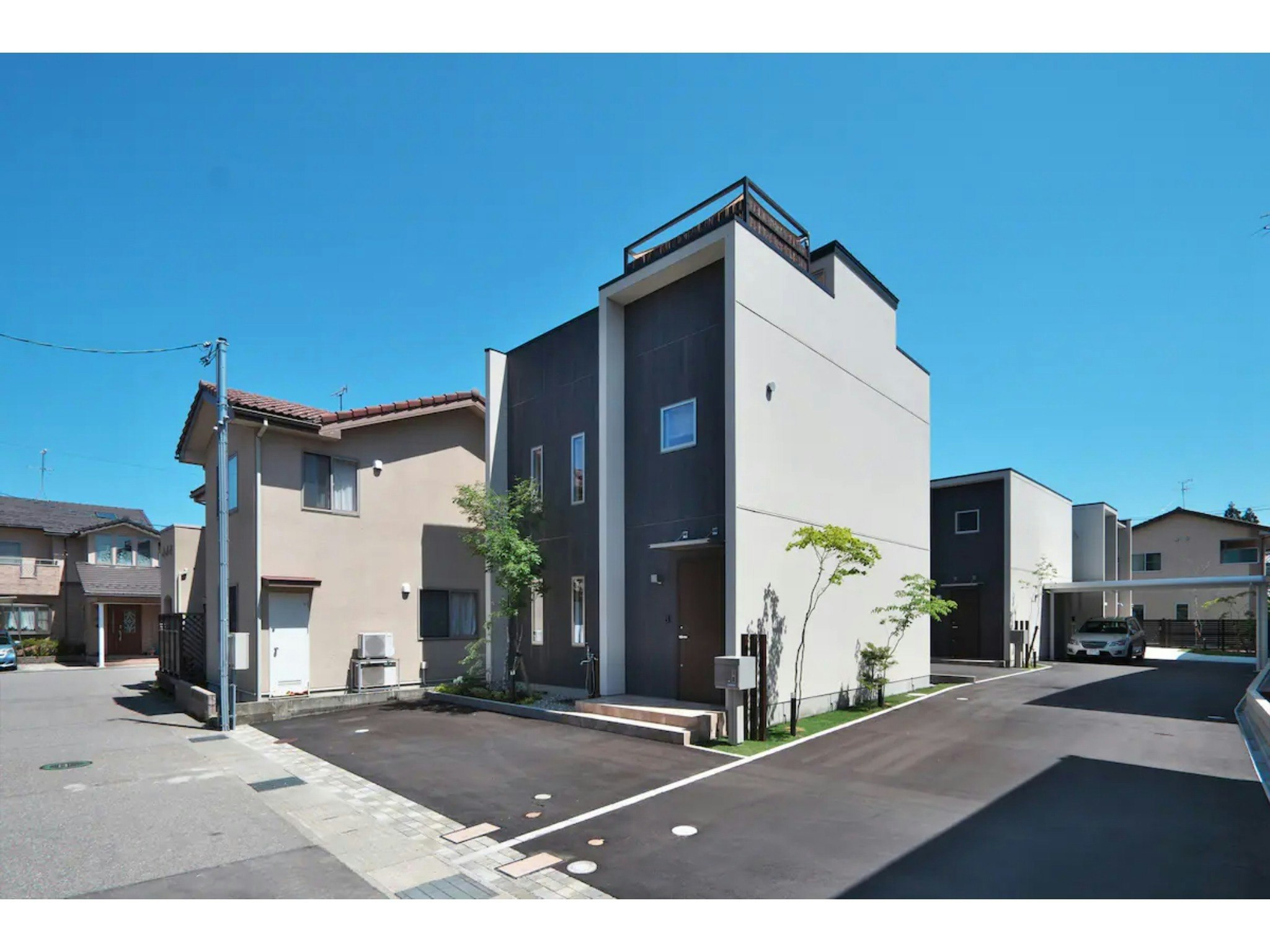 愛犬4頭まで同伴可能!家族で過ごせる屋上テラスとジャグジー付き一軒家|BBQ可