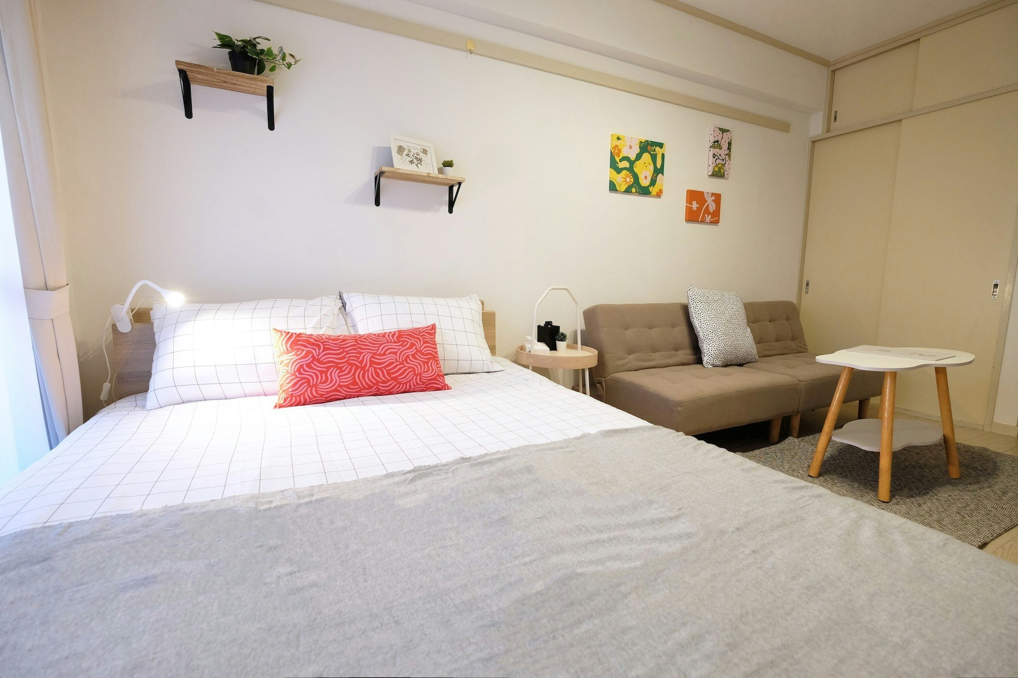 夢の舎新宿#102/東新宿駅まで徒歩5分、JR新大久保駅7分、新宿まで徒歩13分/4駅利用/最大3名