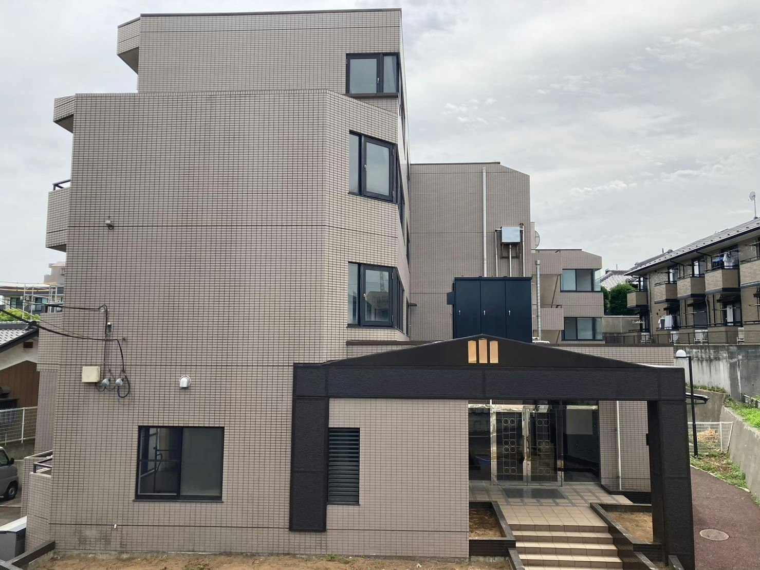 ラグジュアリー2段ベッド1台3人部屋×34室完備!ディスにーランドまで乗り換えなし57分!