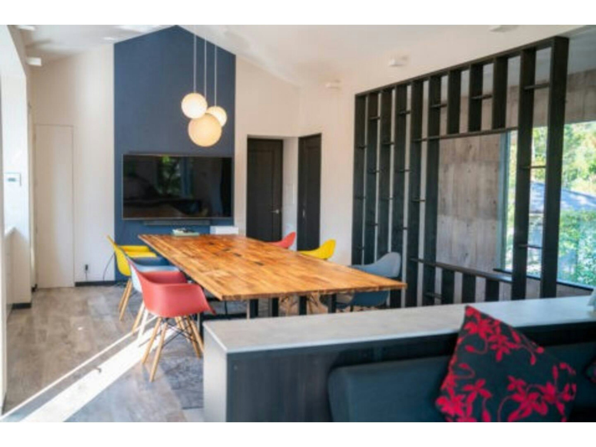 五感で楽しむ、建築家が手がけた伊豆高原の森に“浮遊する”デザイナーズヴィラ(最大5名可)