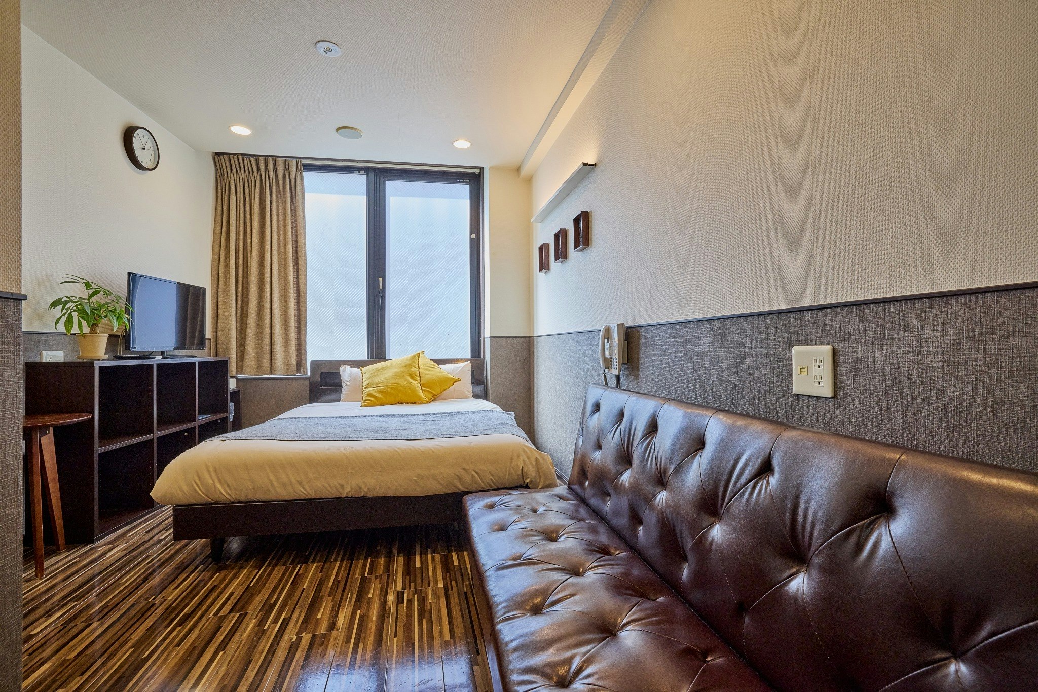 ダブルベッド1台+ソファーベッド1台