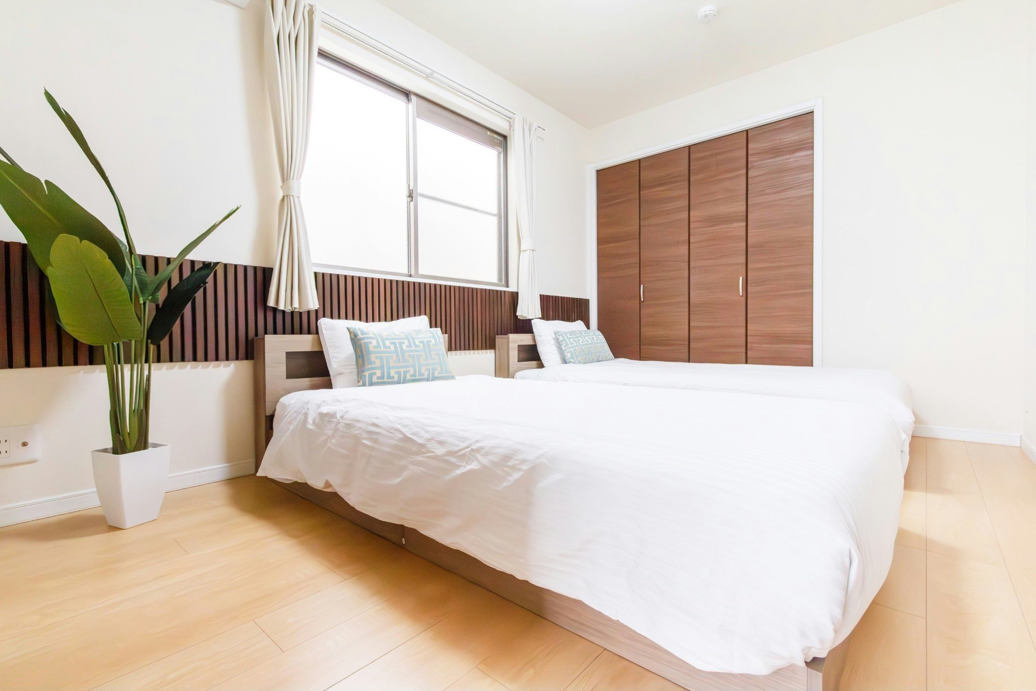 【KH 4LDK 100m2】無料駐車場付き!新築一軒家16名様まで宿泊可能・静か