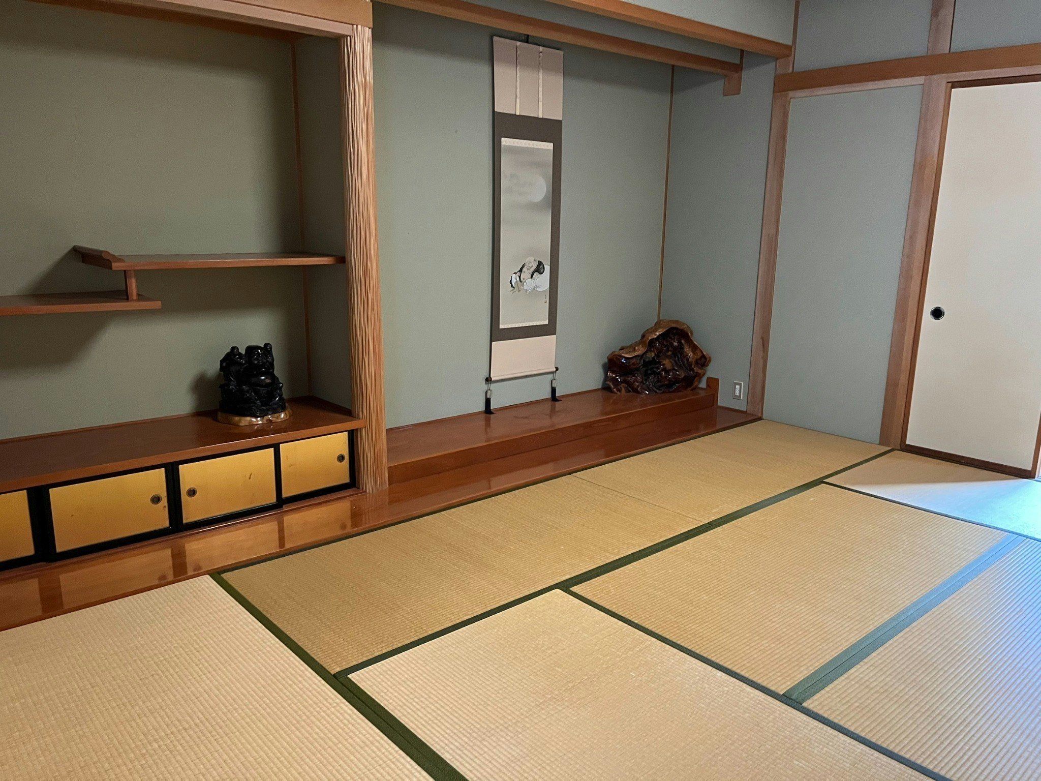 懐かしさを感じる和室