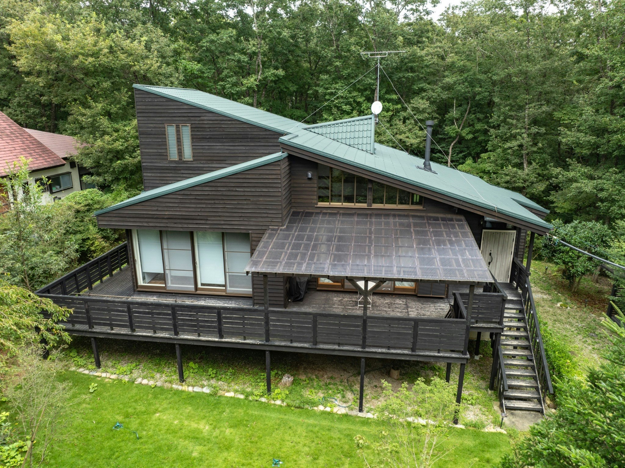 那須プレミアムハウス:広いデッキでBBQ、カラオケ、サウナ、薪ストーブ、敷地内の小川