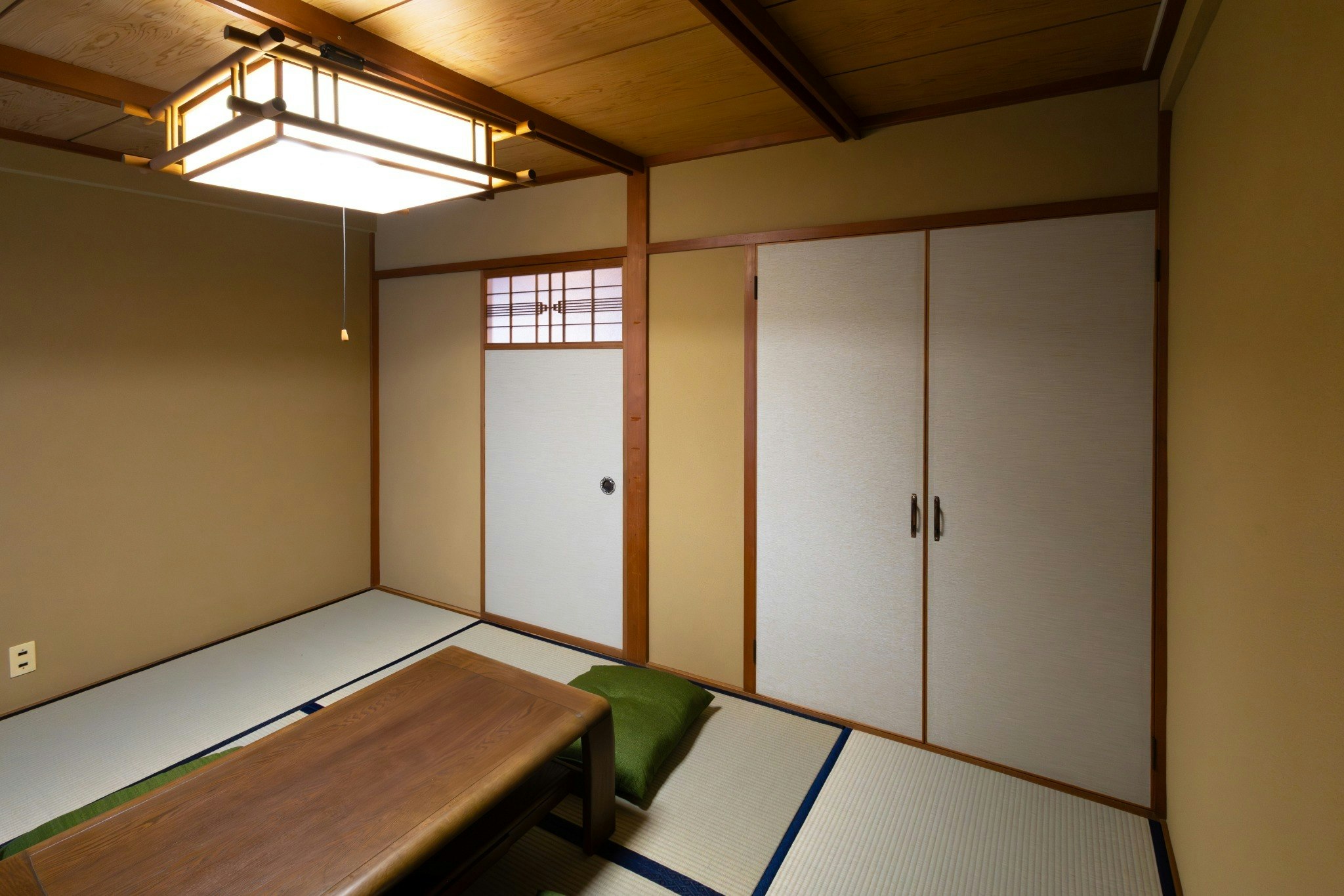 【禁煙】【素泊り】和室6畳 客室【菱】トイレ、シャワー室、浴室共用 