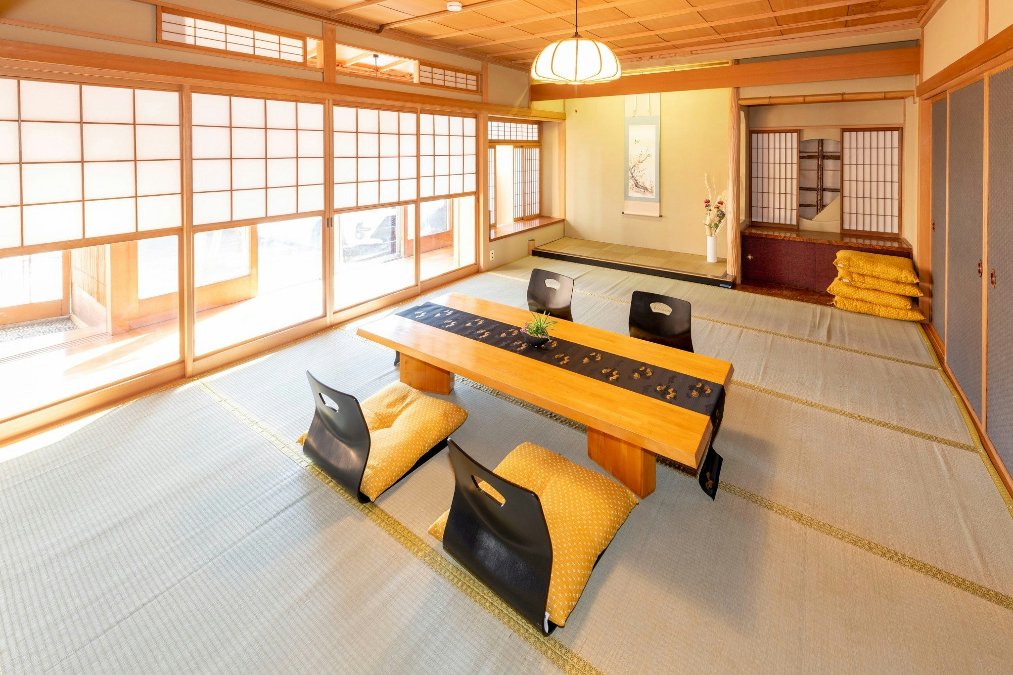 部屋数が多く、洋室、和室あり広くて快適に過ごせます