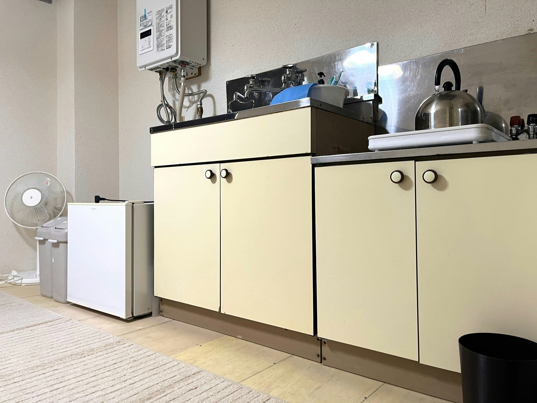 メゾンロアール【105】 simple room low price free Wi-Fi