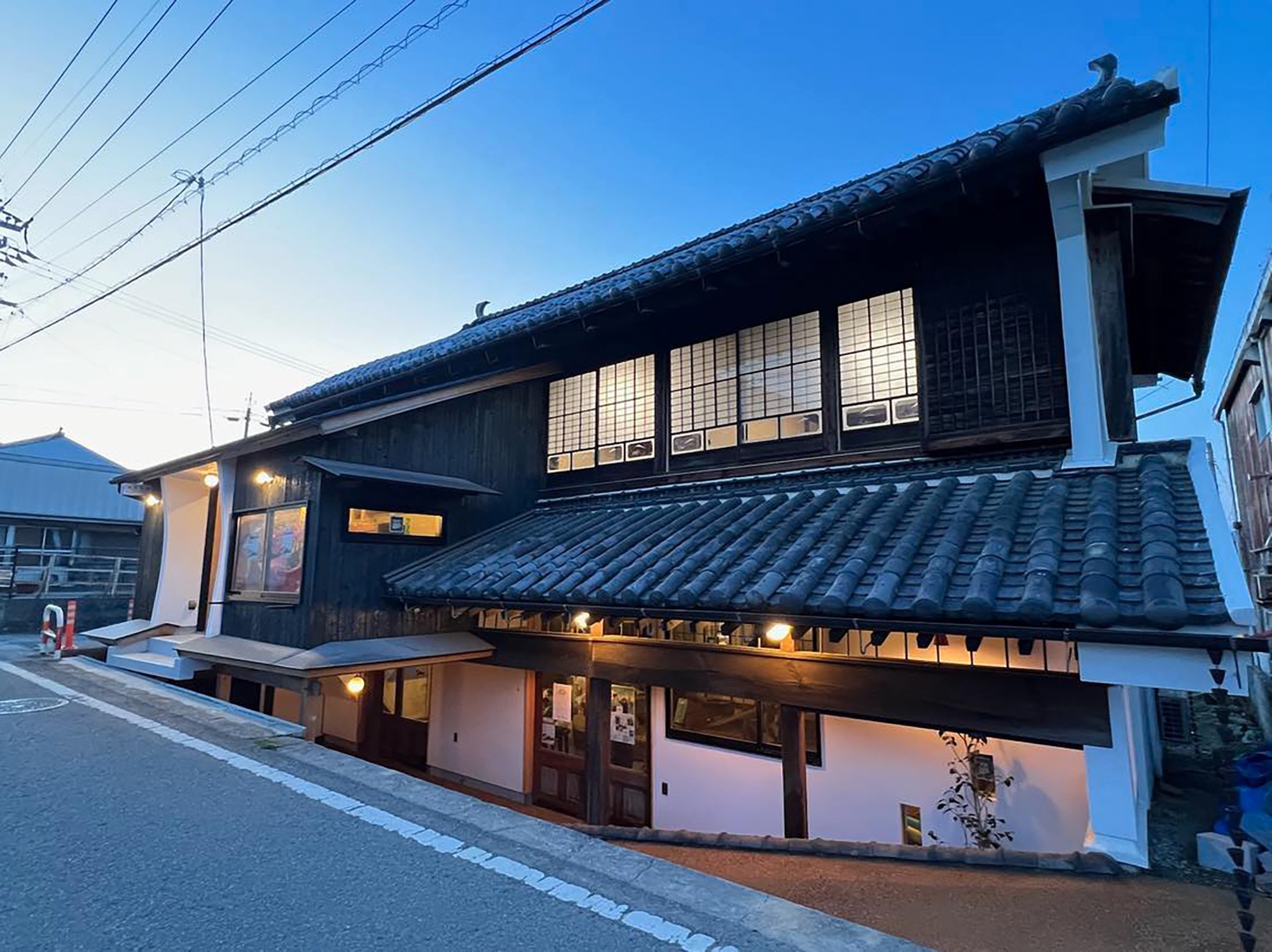 古庄理一郎 藍染め作品、阿古屋の首 坂東商店guestroom~藍染めと宿~ - 【徳島の古民家】囲炉裏・藍染め体験