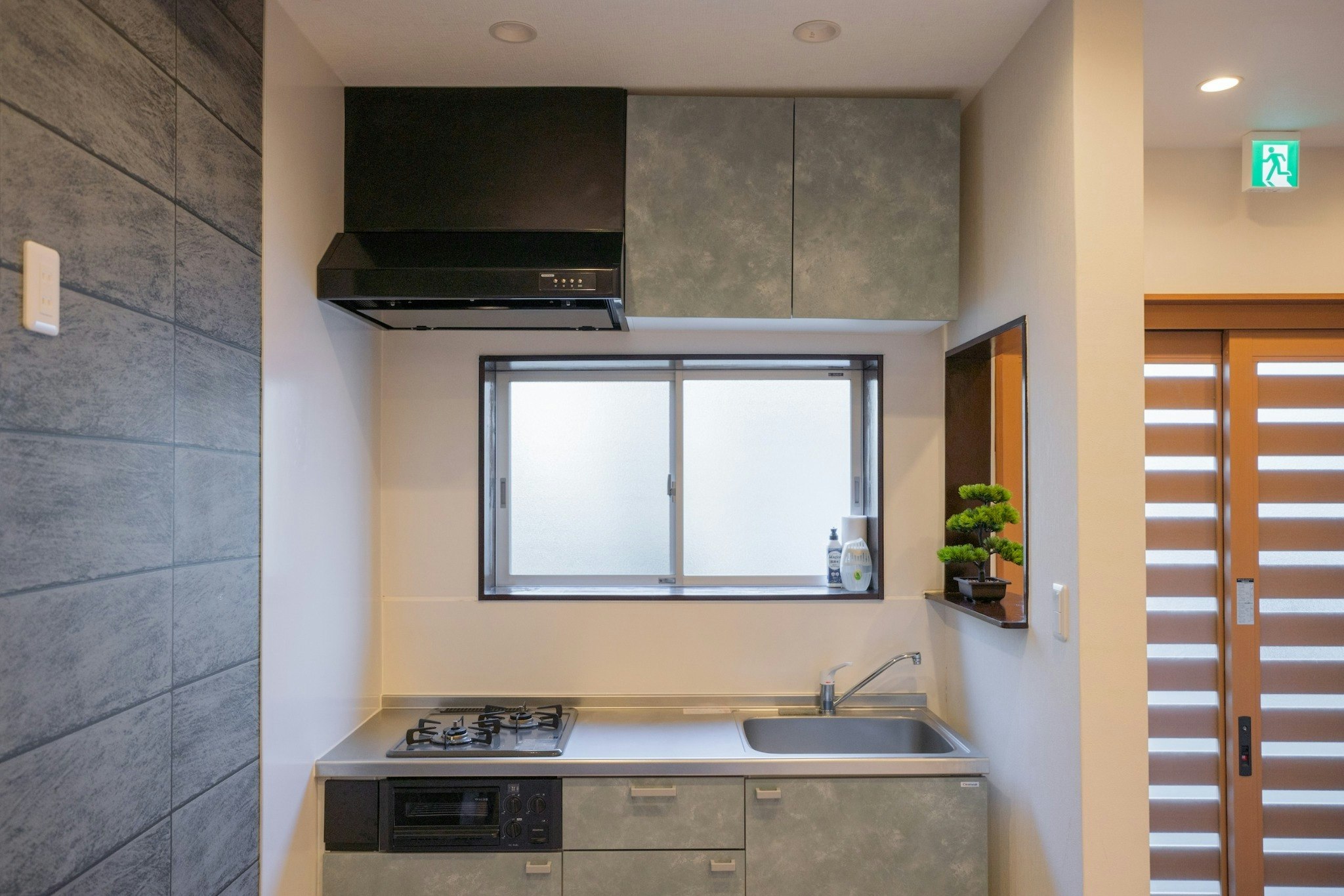 2室、最大5名様まで宿泊可能、今里駅から徒歩8分、バスで25分で伊丹国際空港へ