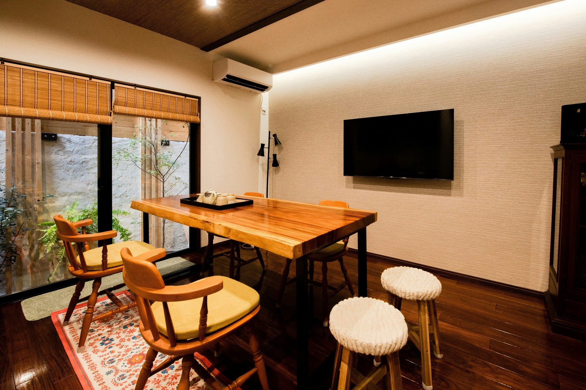 京都駅車7分、鴨川を目の前に|駐車場付き|寝室3|トイレ2|浴室2|信楽焼浴槽で味わう非日常ステイ