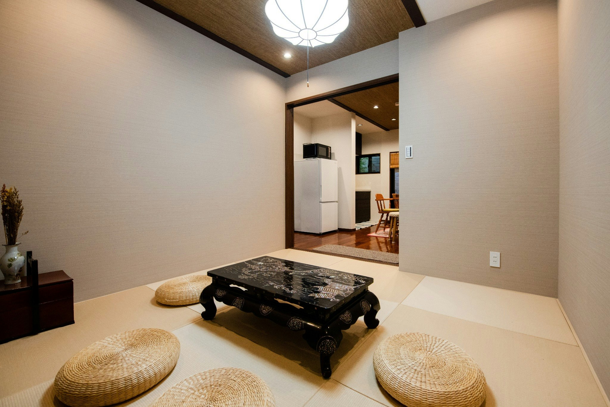 京都駅車7分、鴨川を目の前に|駐車場付き|寝室3|トイレ2|浴室2|信楽焼浴槽で味わう非日常ステイ