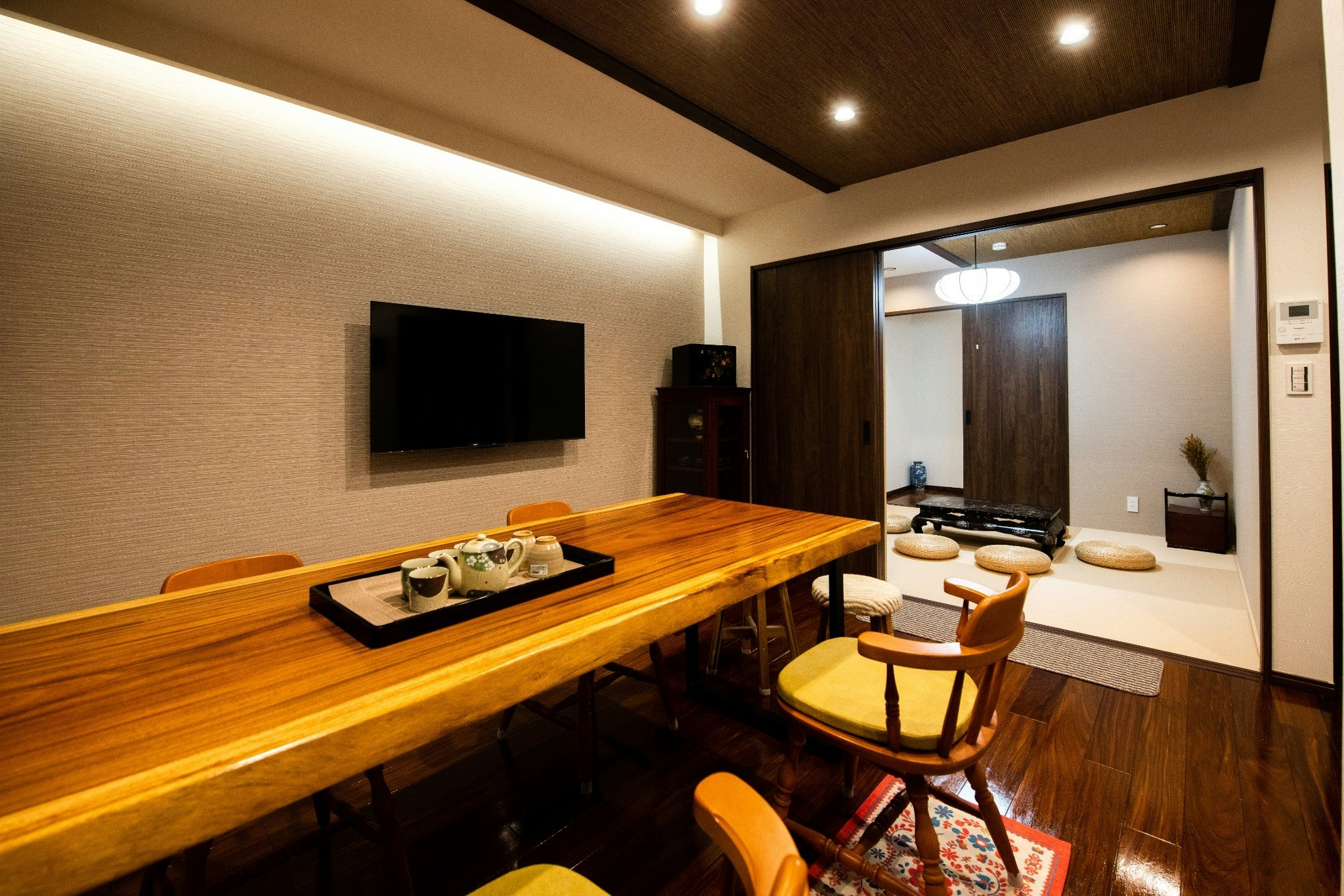 京都駅車7分、鴨川を目の前に|駐車場付き|寝室3|トイレ2|浴室2|信楽焼浴槽で味わう非日常ステイ