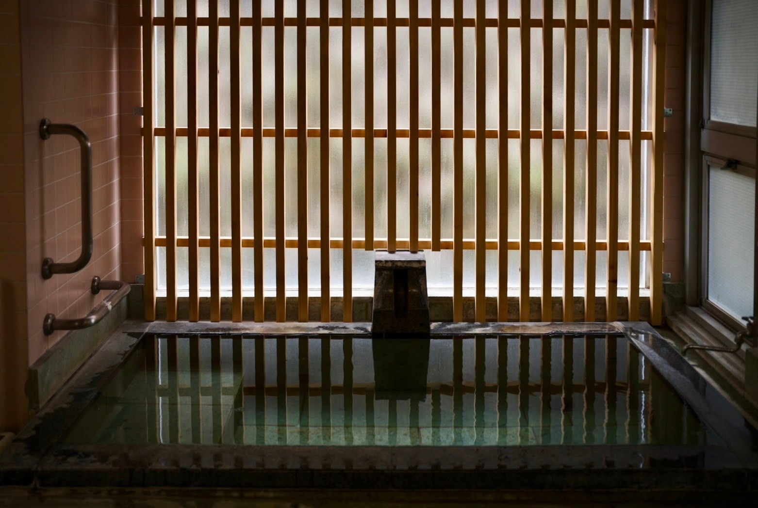 湯の泉 ^のnull