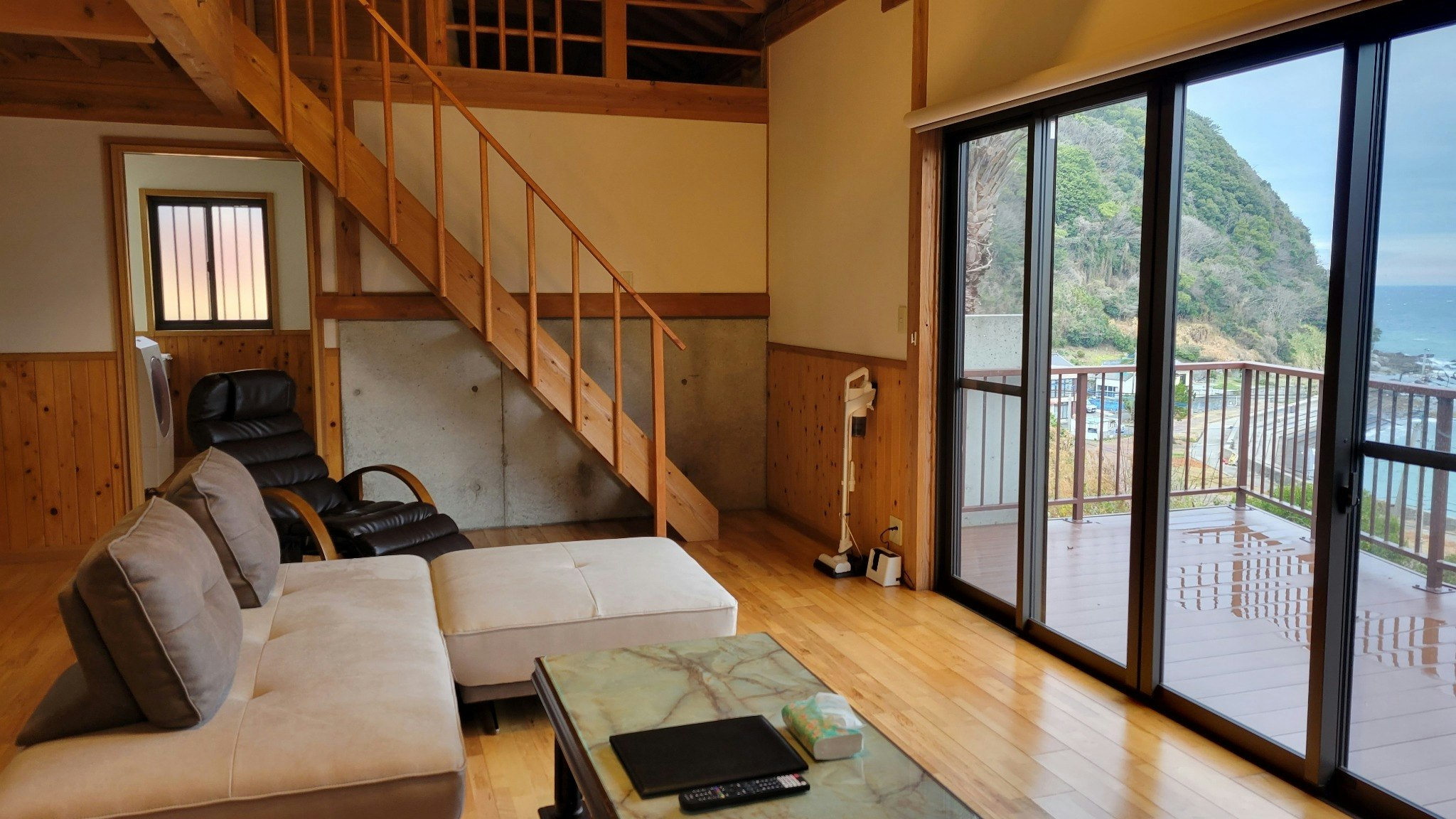 SUNNY house SHIRATO