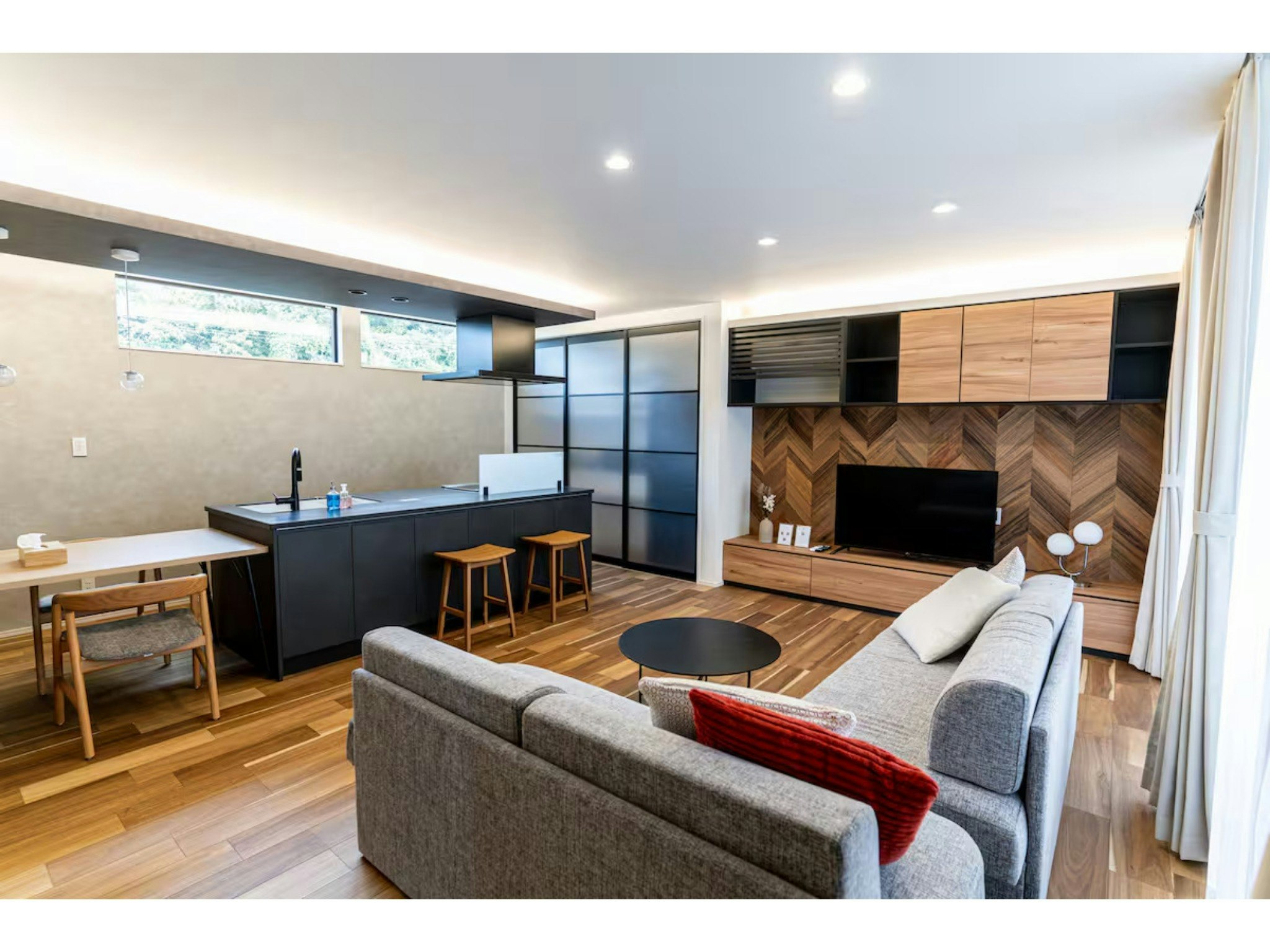 オーシャンビュー&サウナ付!最大8名で楽しめる戸建て貸切の非日常ステイ